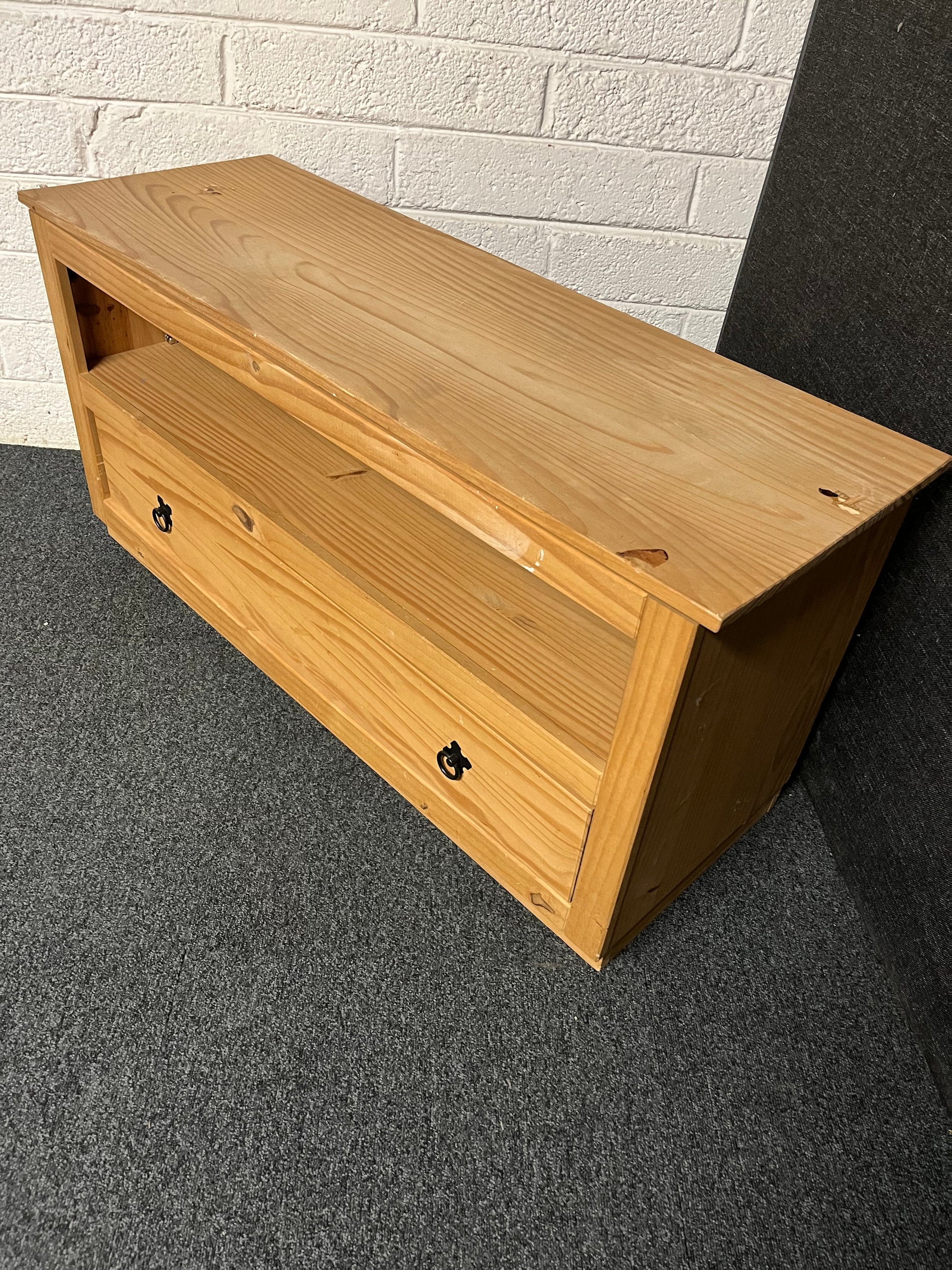 Mexican pine 1 shelf 1 drawer tv unit  1225