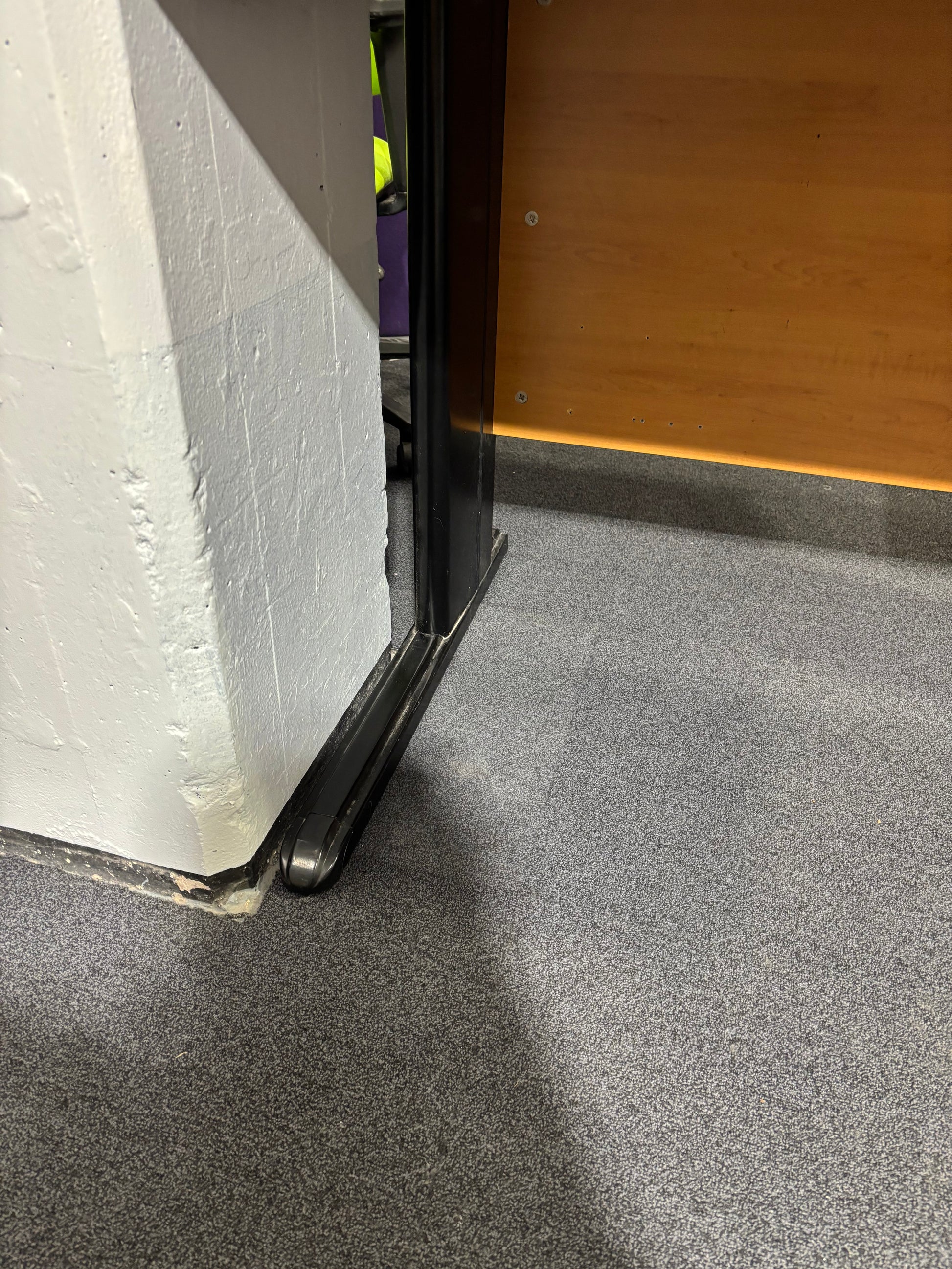 1200x800 cherry laminate straight desk with black cantilever frame