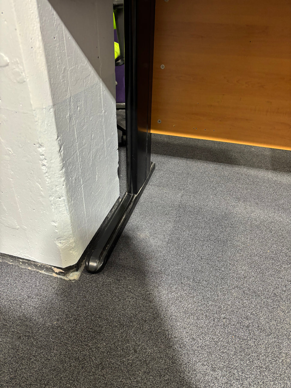 1200x800 cherry laminate straight desk with black cantilever frame