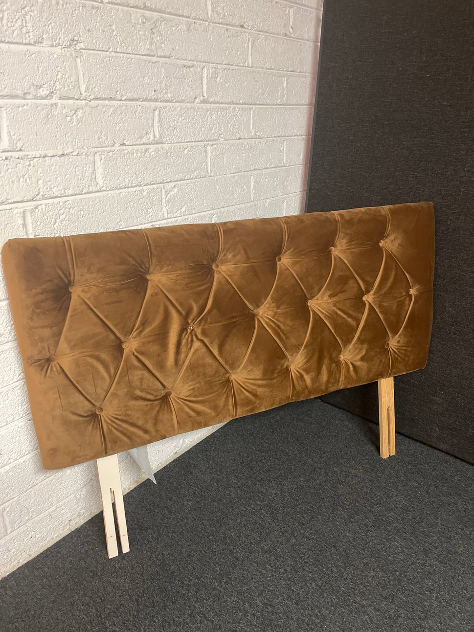 4ft 6 brown fabric button back headboard 2225