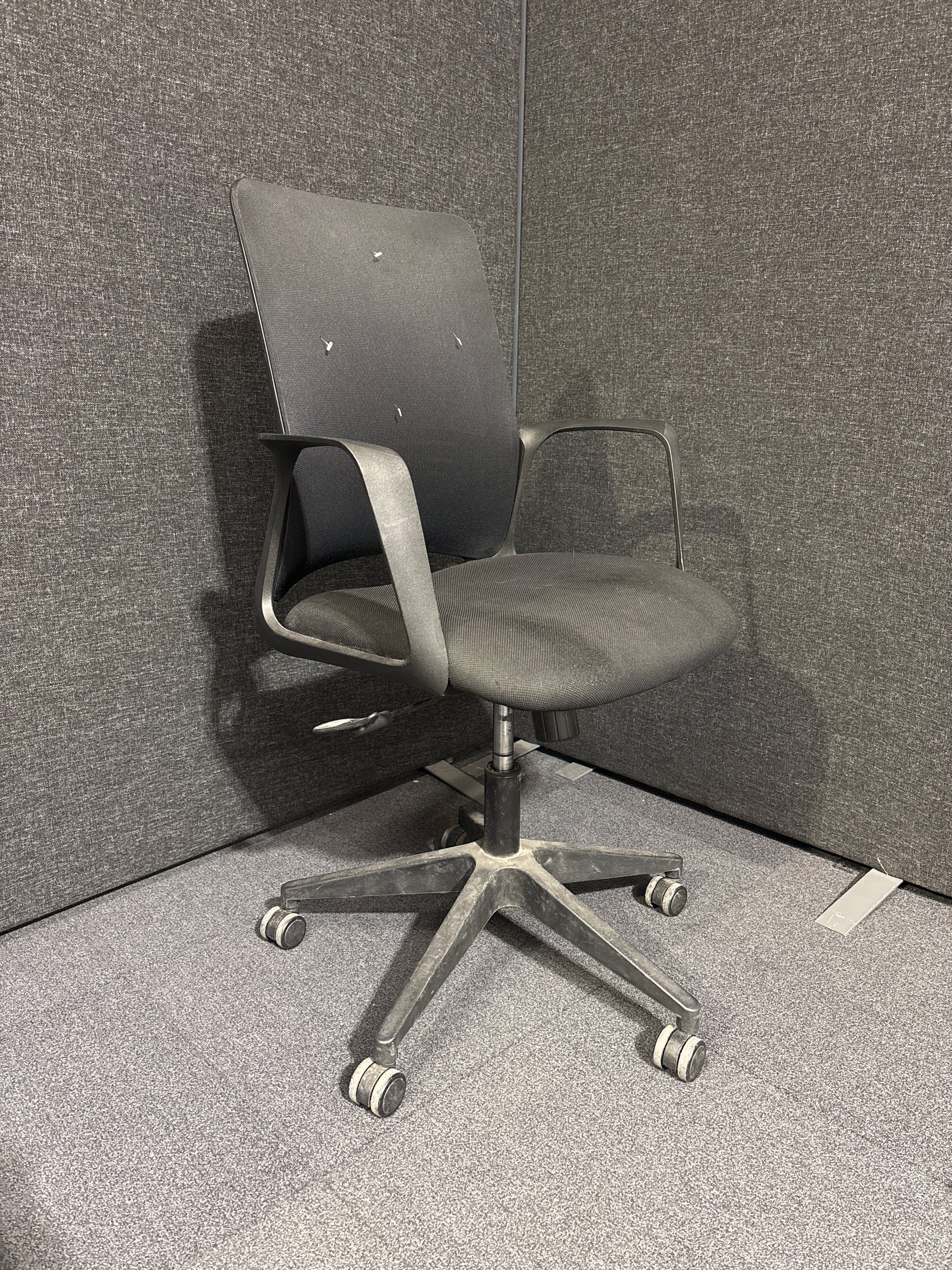 Black mesh back fabric seat second hand swivel chair