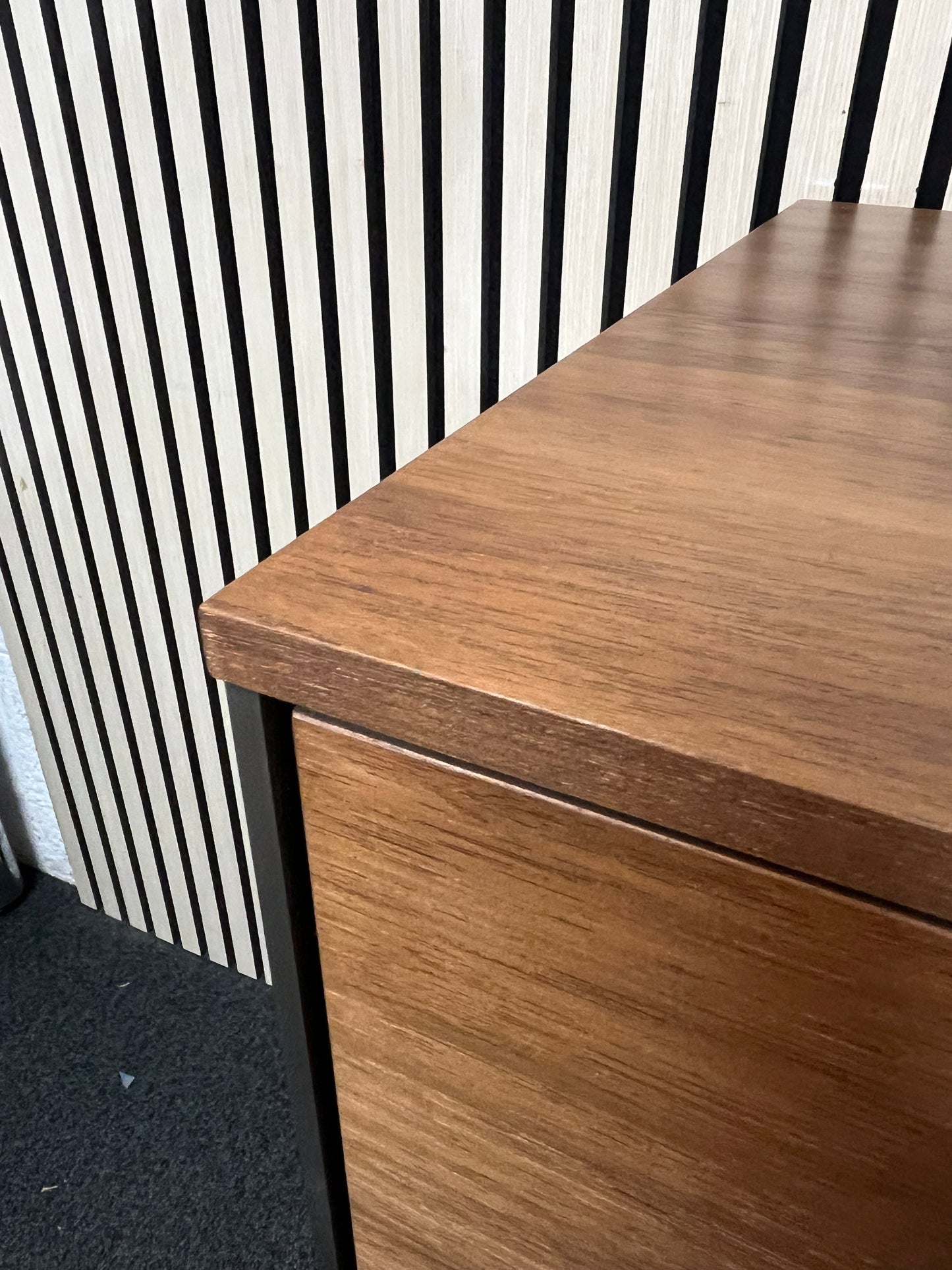 Skovby no. 942 4 door 3 drawer modern walnut sideboard (H 88 x W 195 x D 45 cm) 3126