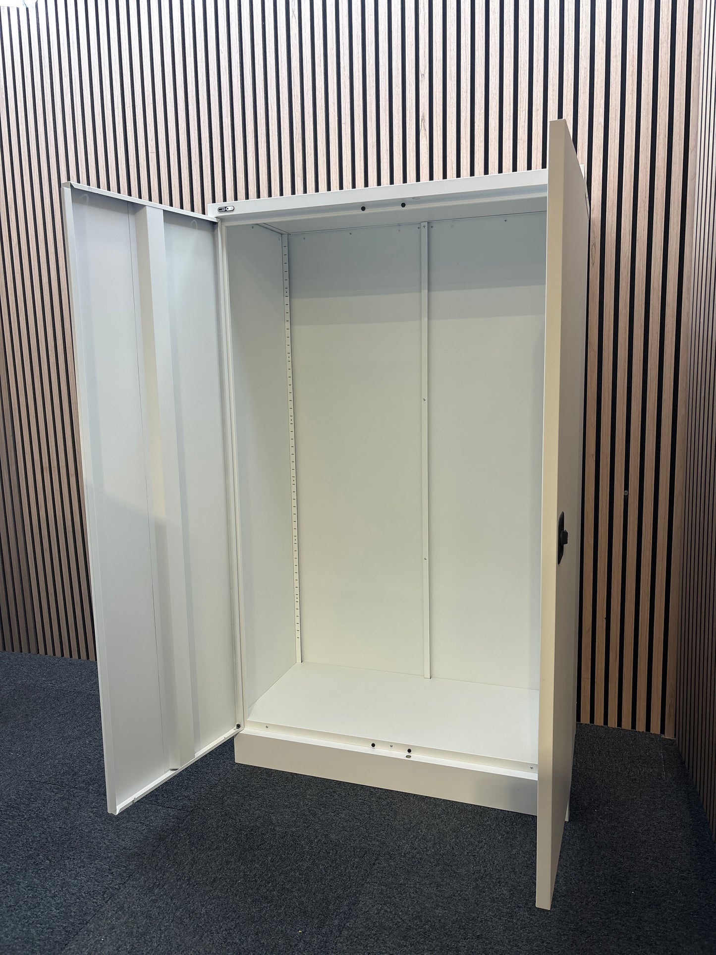Go medium 2 door white metal storage unit with shelves and key 152Hx91Wx45D