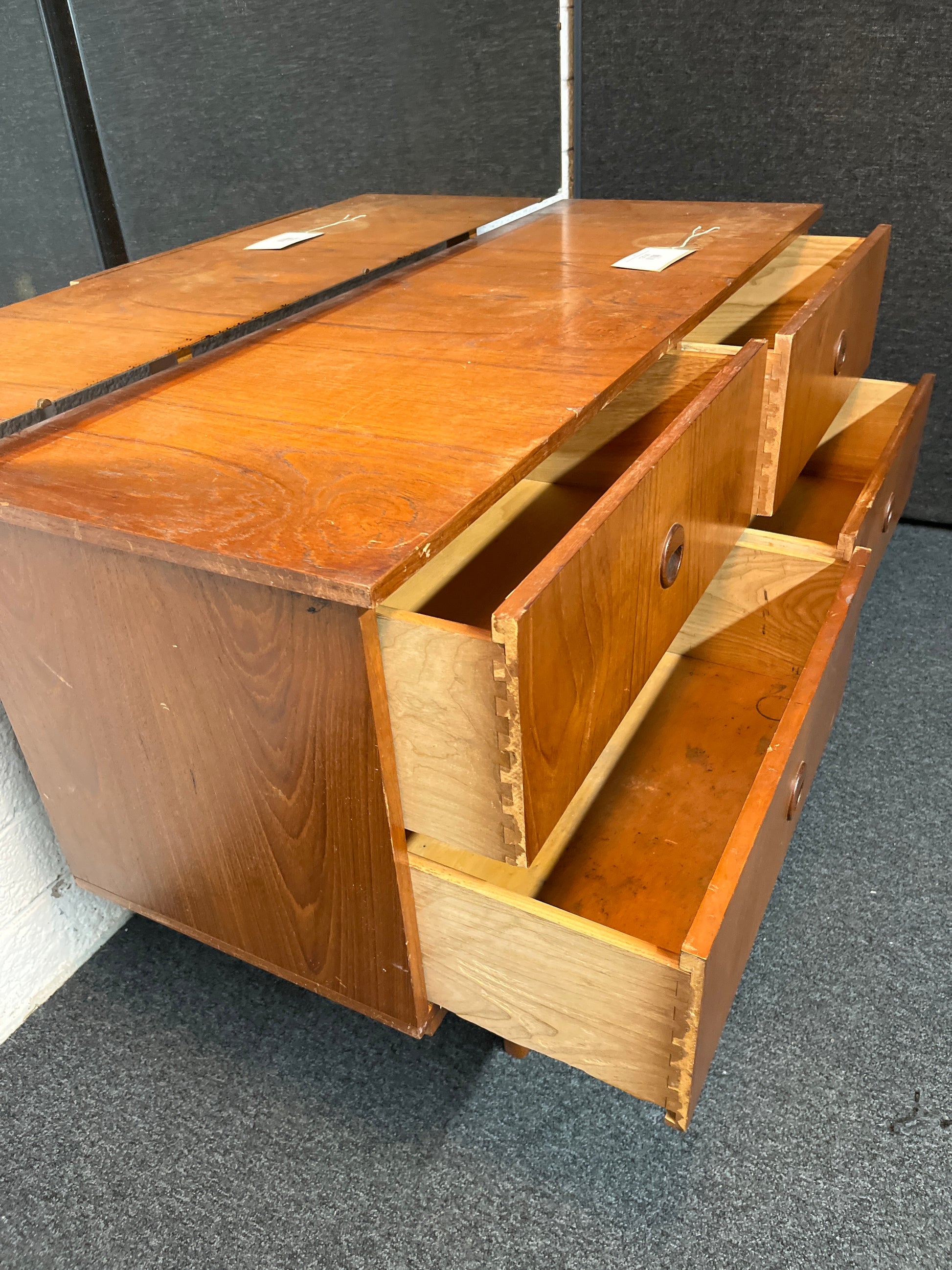 Retro teak stained 4 drawer dresser with mirror 3225