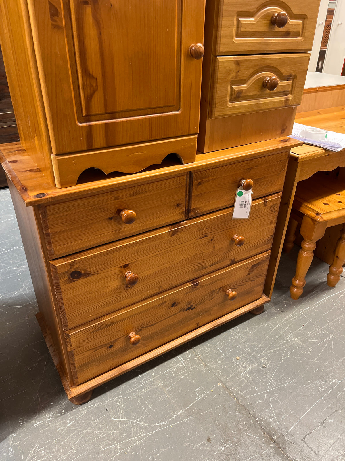 Solid pine four-drawer chest (H 78 x W 90 x D 44 cm)  44284