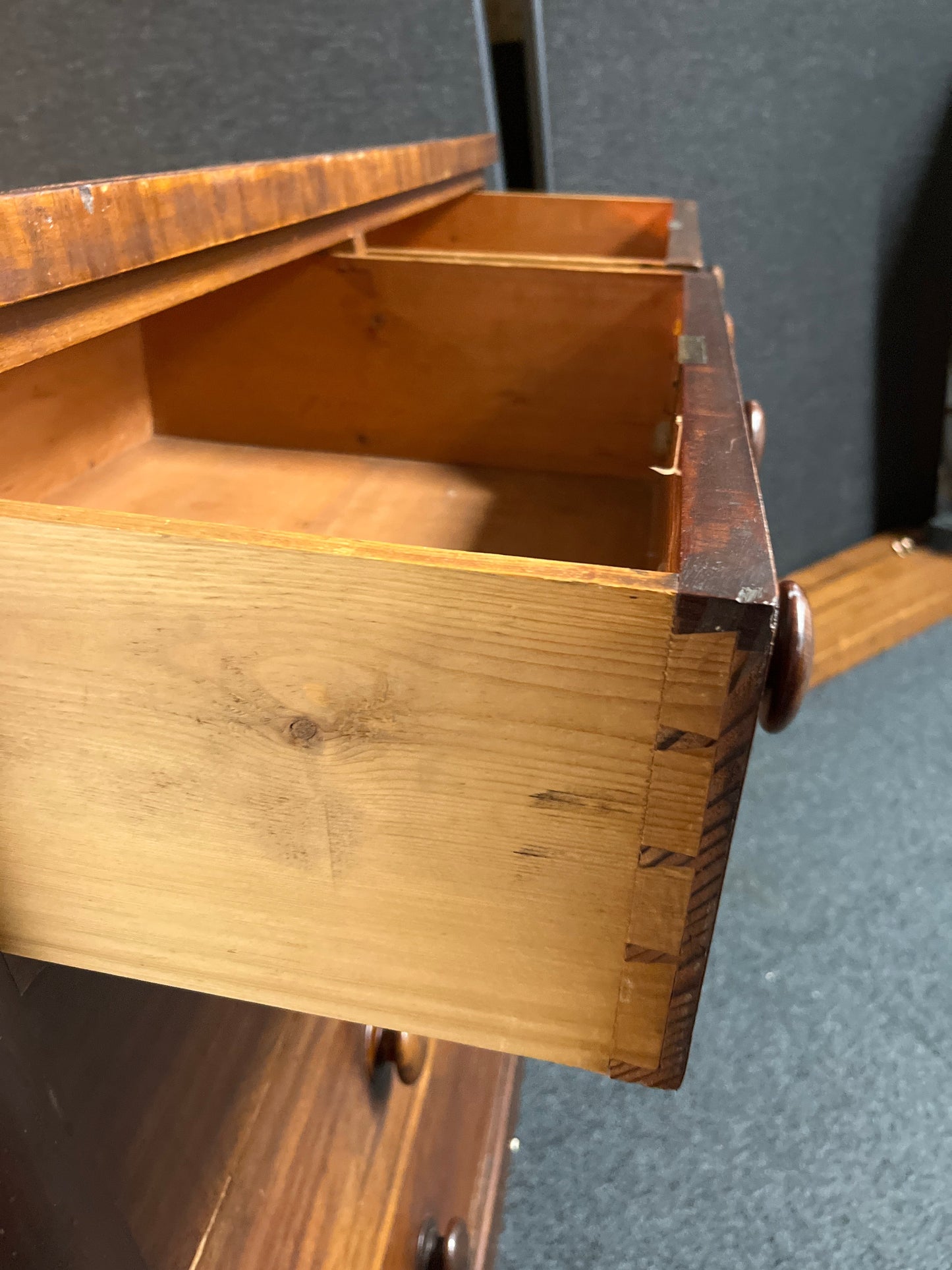 Antique 3+2 mahogany chest of drawers (H1110 x W 1220 x D 500 mm) 1225