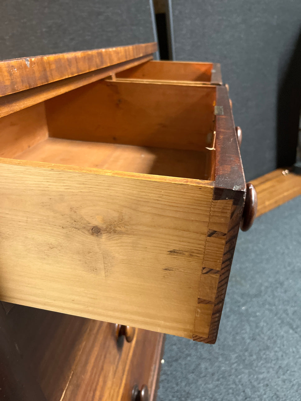 Antique 3+2 mahogany chest of drawers (H1110 x W 1220 x D 500 mm) 1225