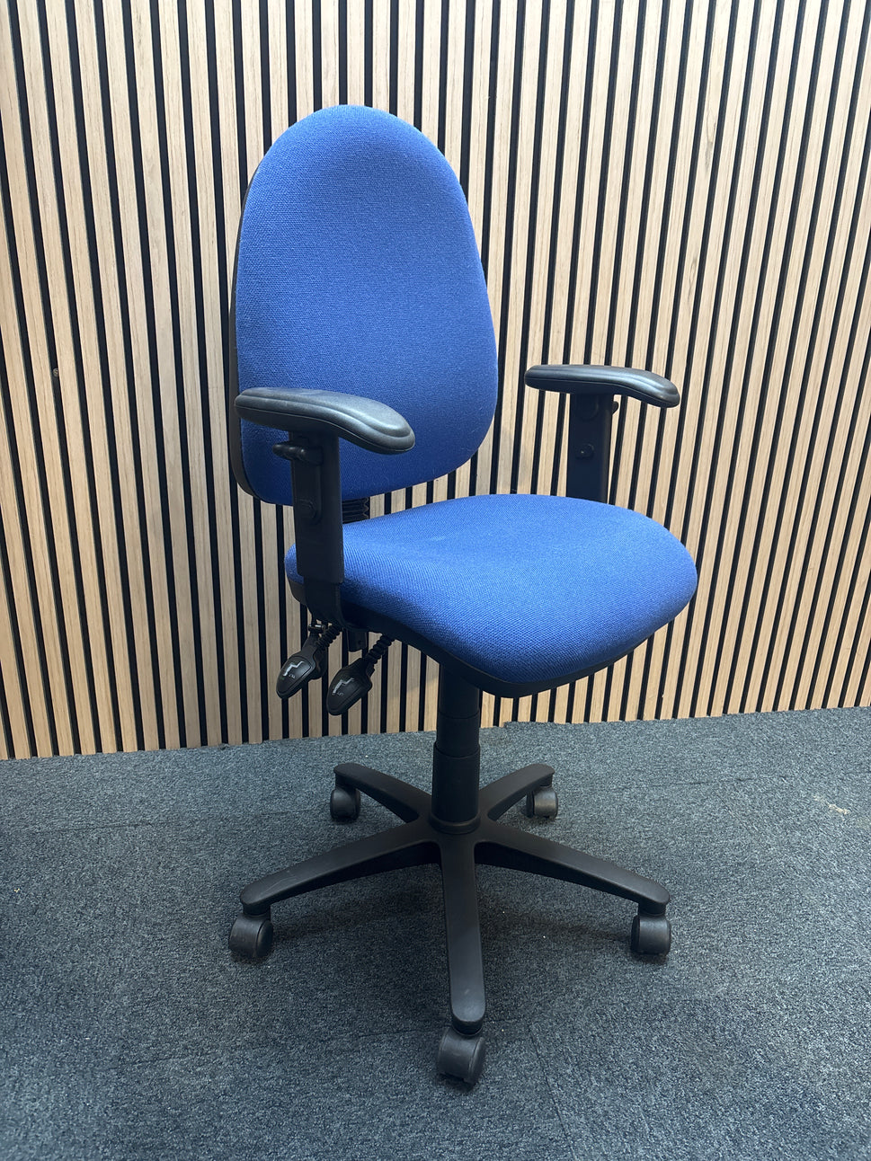 Medium Vantage oval back blue fabric swivel chair with pump up lumbar support and height adjustable arms
