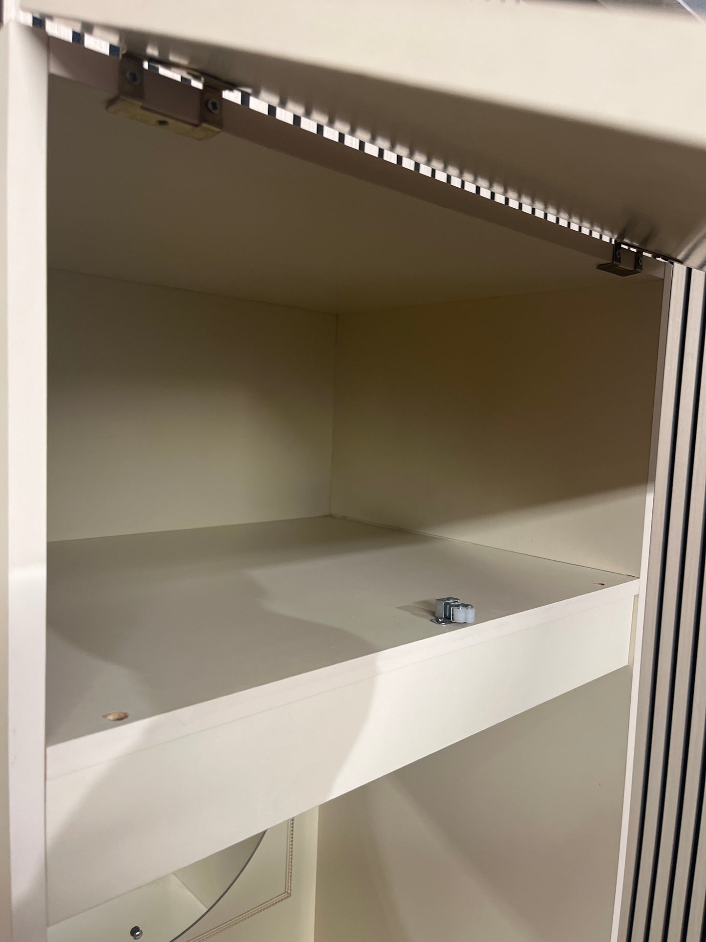 Tall white laminate 3 drawer top open bedroom dresser (H 83 x W 59 x D 43 cm) 2425