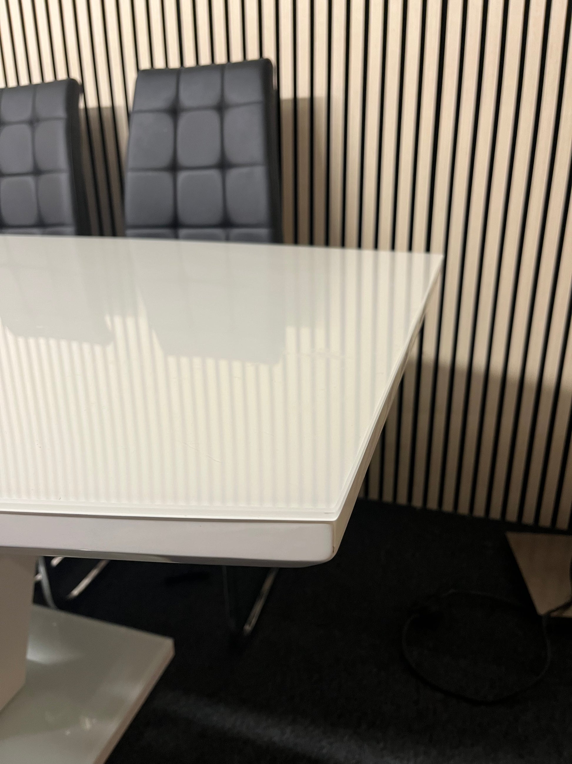 High polished glass modern dining table with 4 no. matching leather cantilever chairs 1325