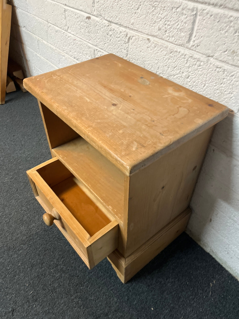 Pitch pine 1 drawer 1 shelf bedside locker (H 61 x W 51 x D 36 cm) 4025