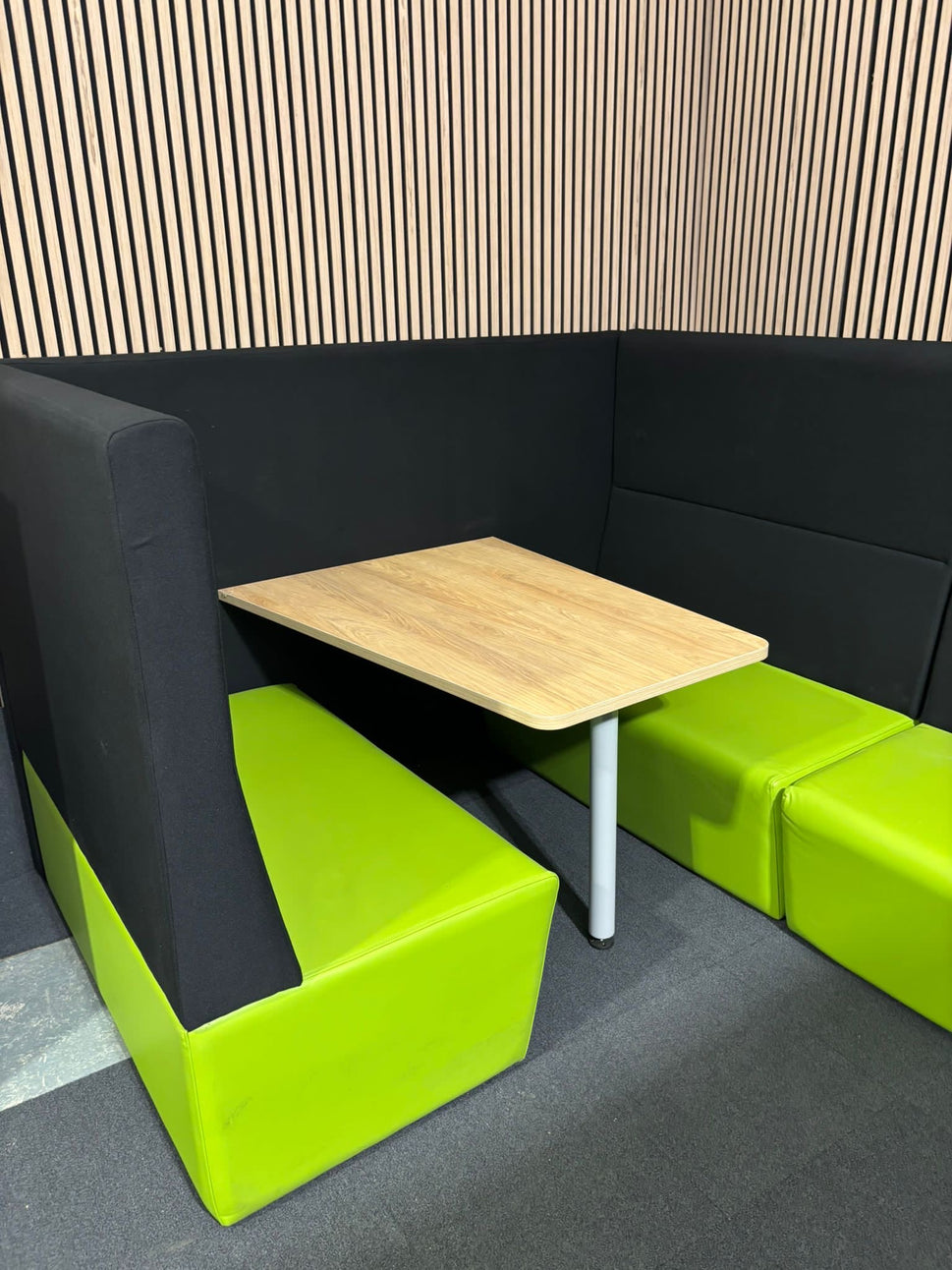 Ziggy large high back green and black modular soft seating with table