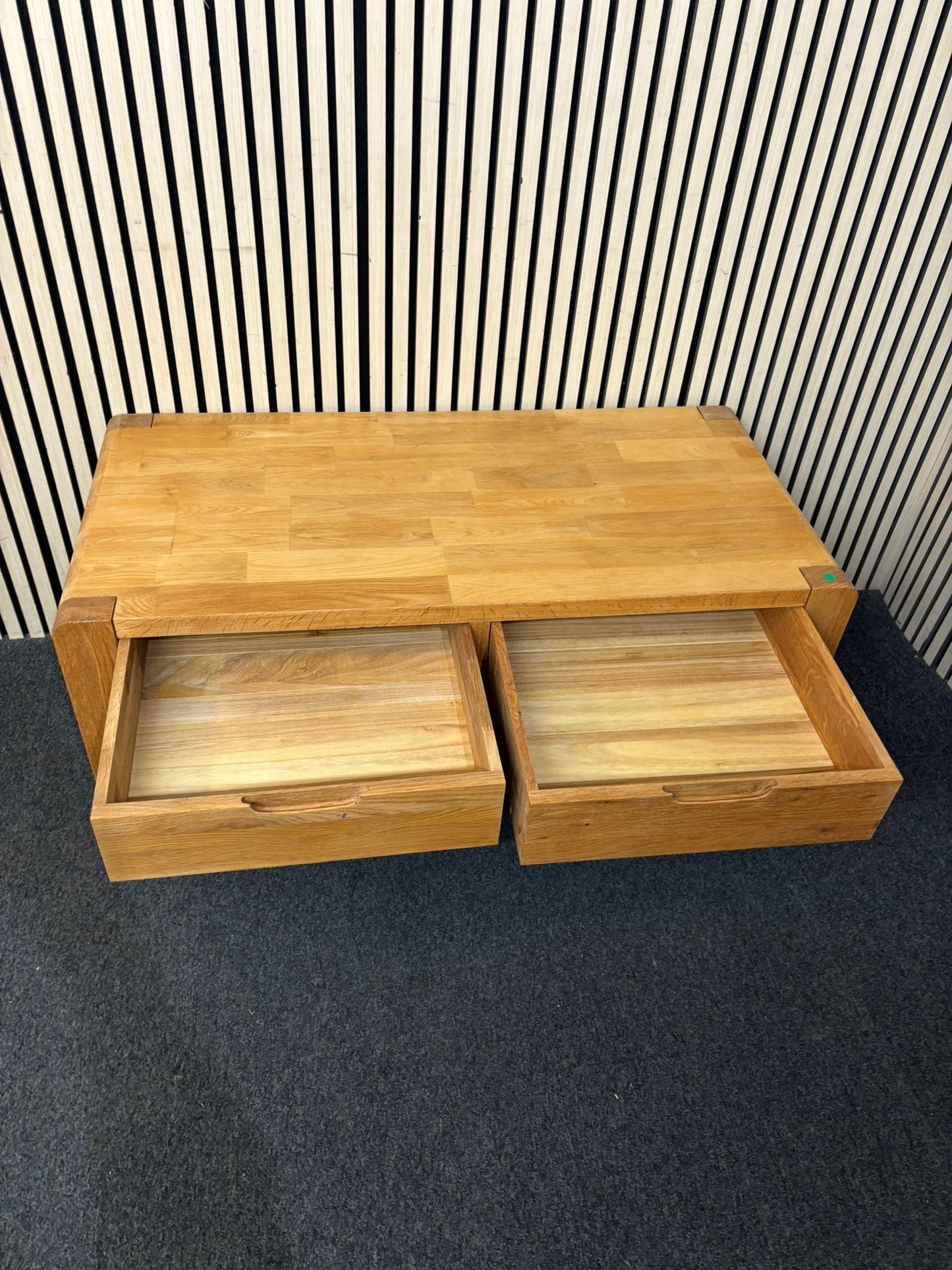 Solid oak 2 drawer low coffee table (H 50 x W 112 x D 55 cm) 2226