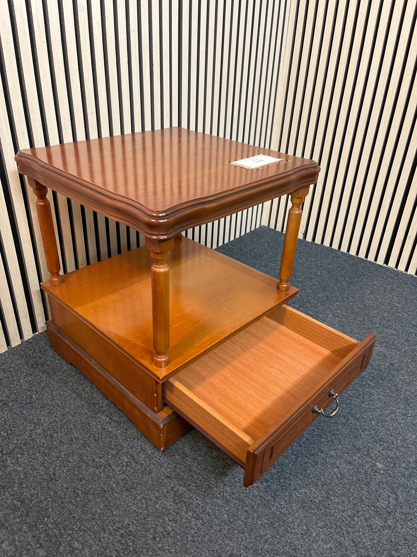 Ornate mahogany square tiered lamp table on wheels (H 57 x W 50 x D 50 cm) 3126