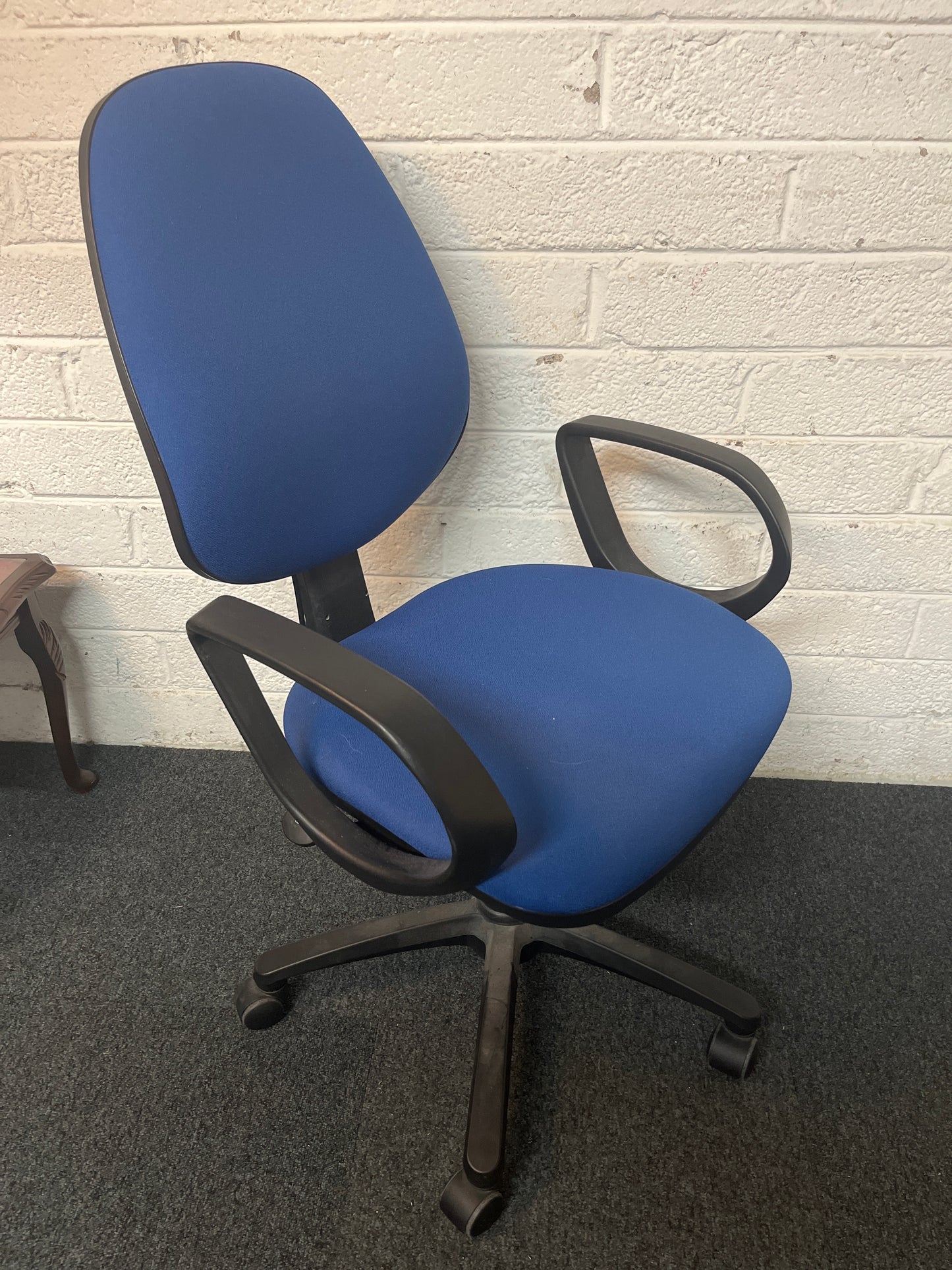 Blue swivel chair with fixed loop arms  1325