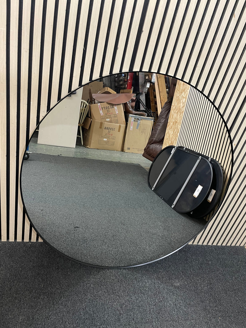 circular mirror with black metal rim (110 cm in diameter)  44604