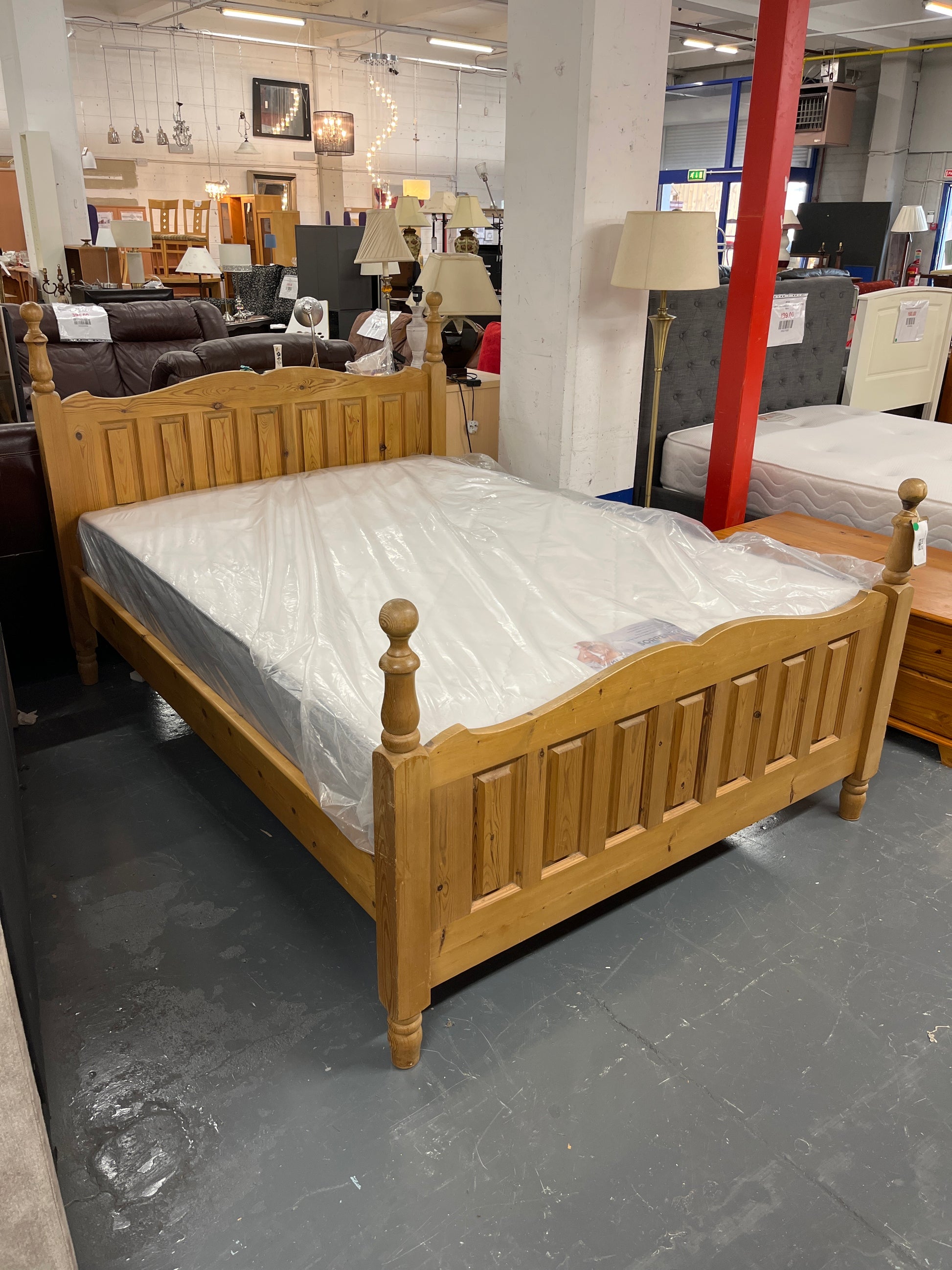 4ft 6 Solid pine high end 4 poster bed frame 2225