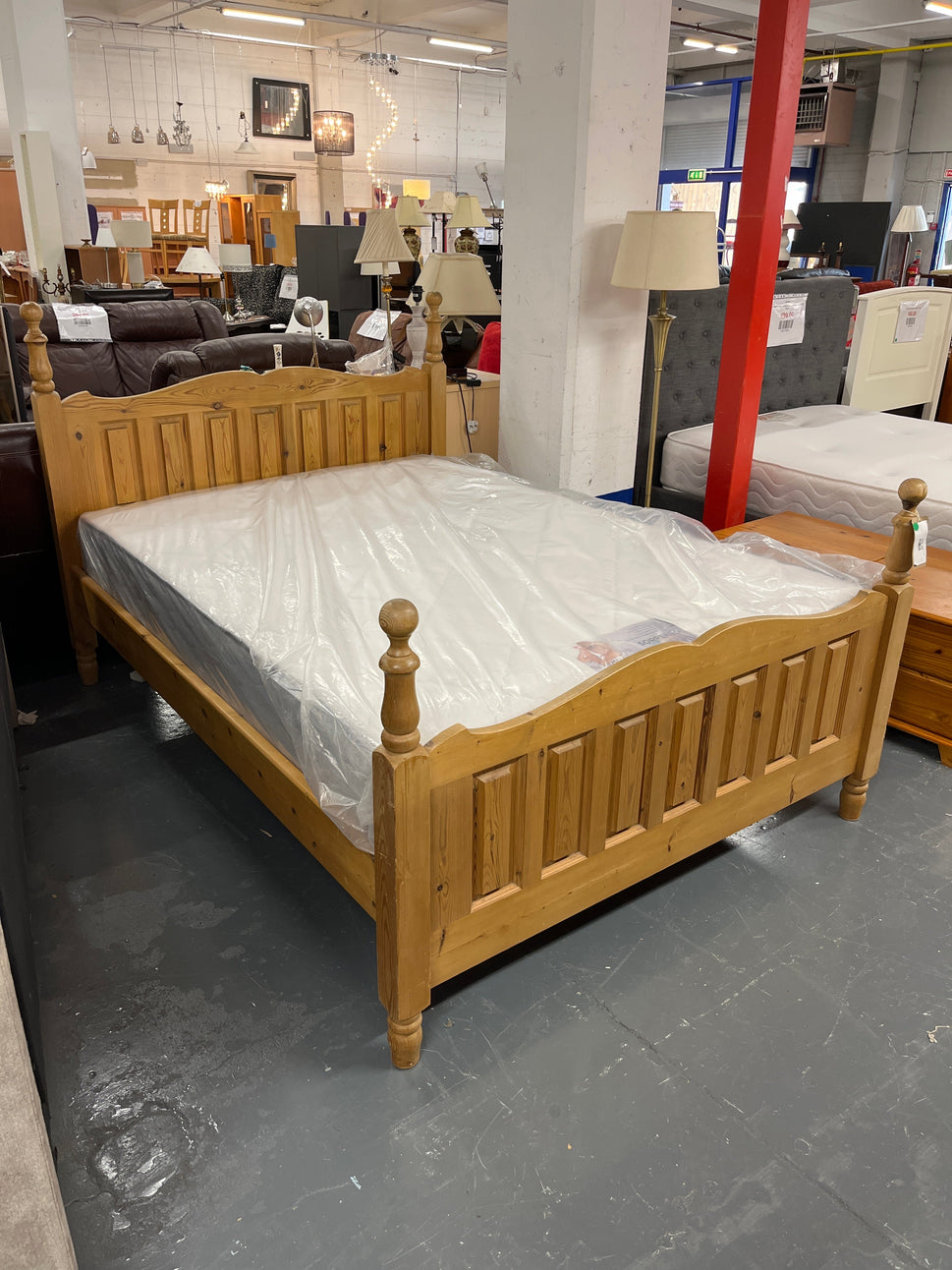 4ft 6 Solid pine high end 4 poster bed frame 2225
