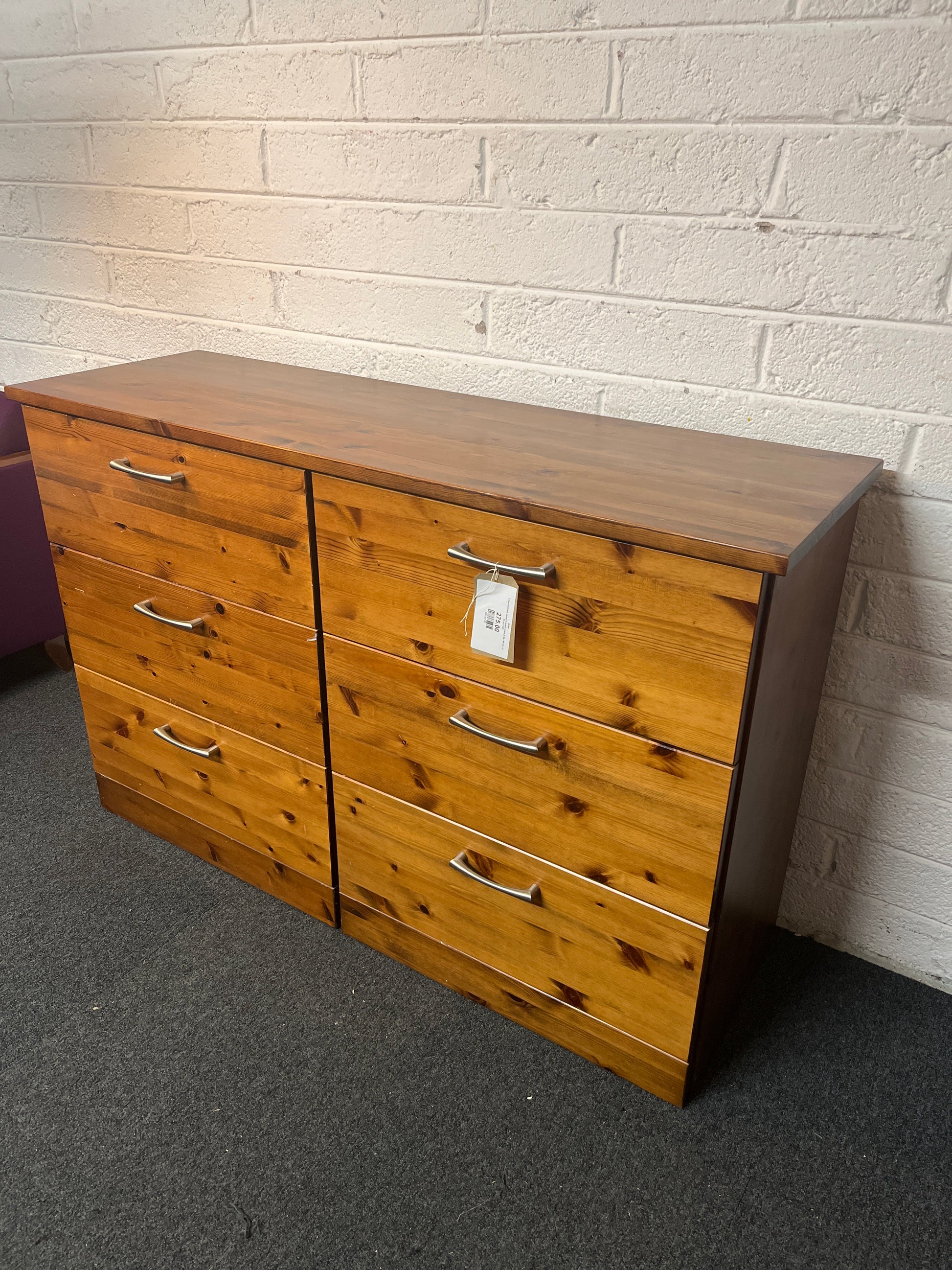 Large solid pine stained 6 drawer chest (H 88 x W 135 x D 45 cm) 1325