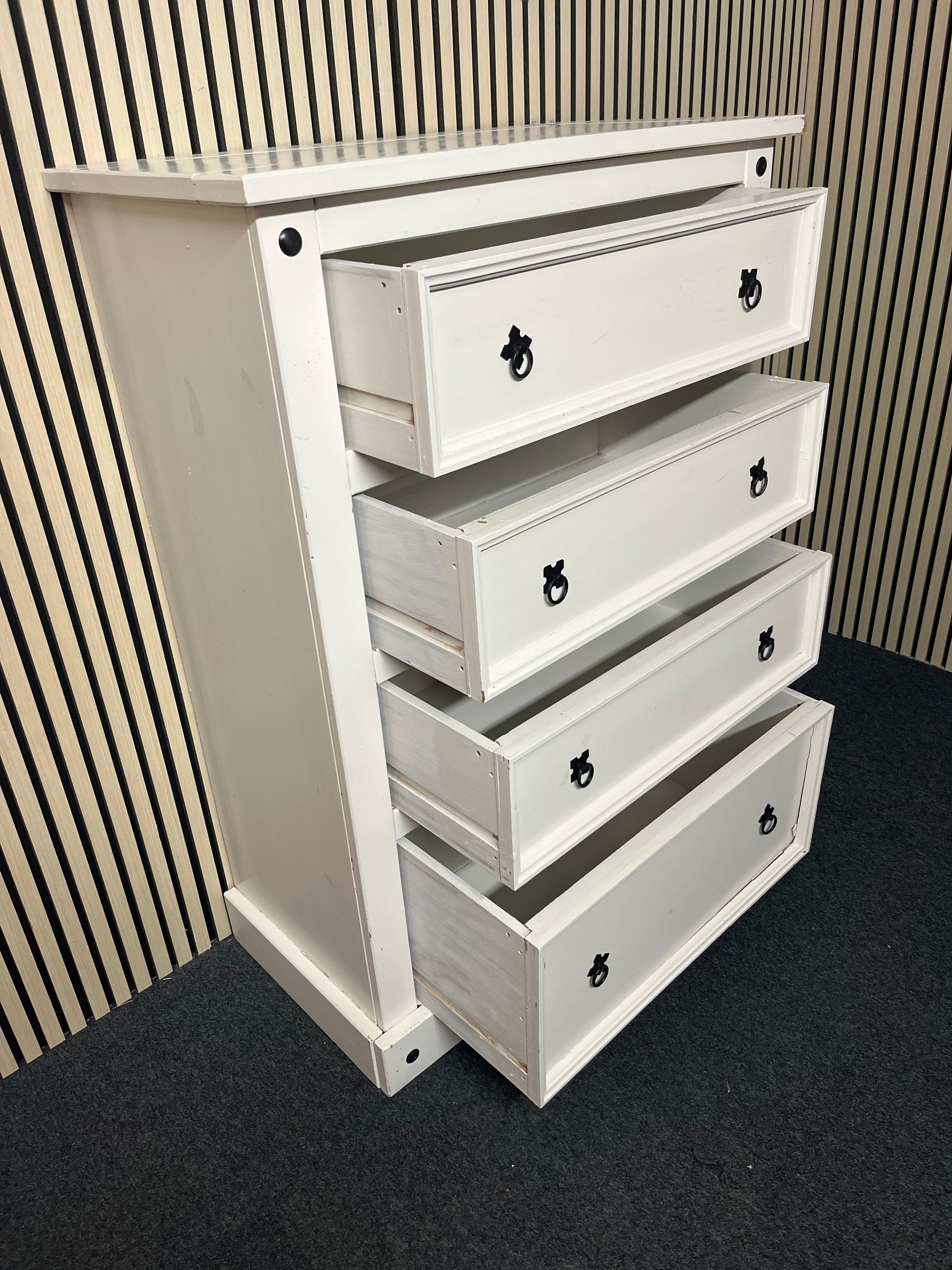 Corona white painted pine 4 drawer chest (H 131 x W 92 x D 49 cm) 2325