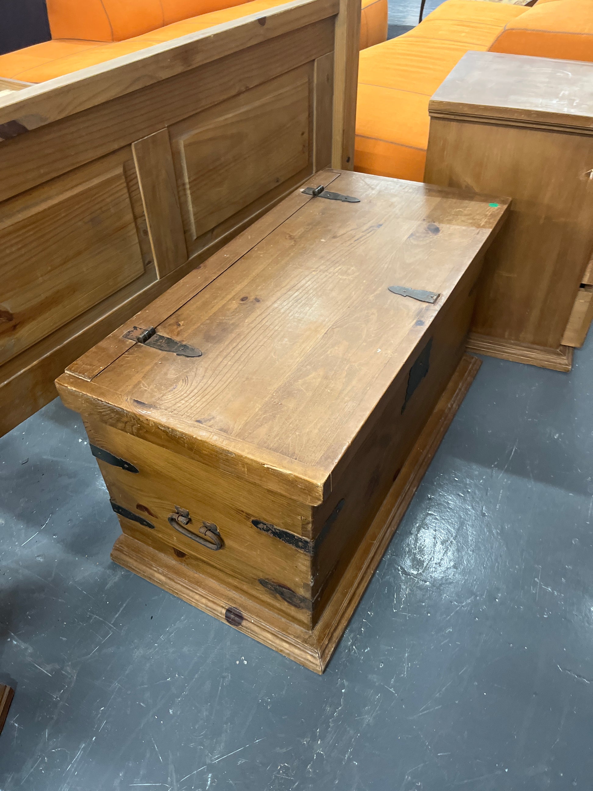 Corona waxed pine blanket box  1325