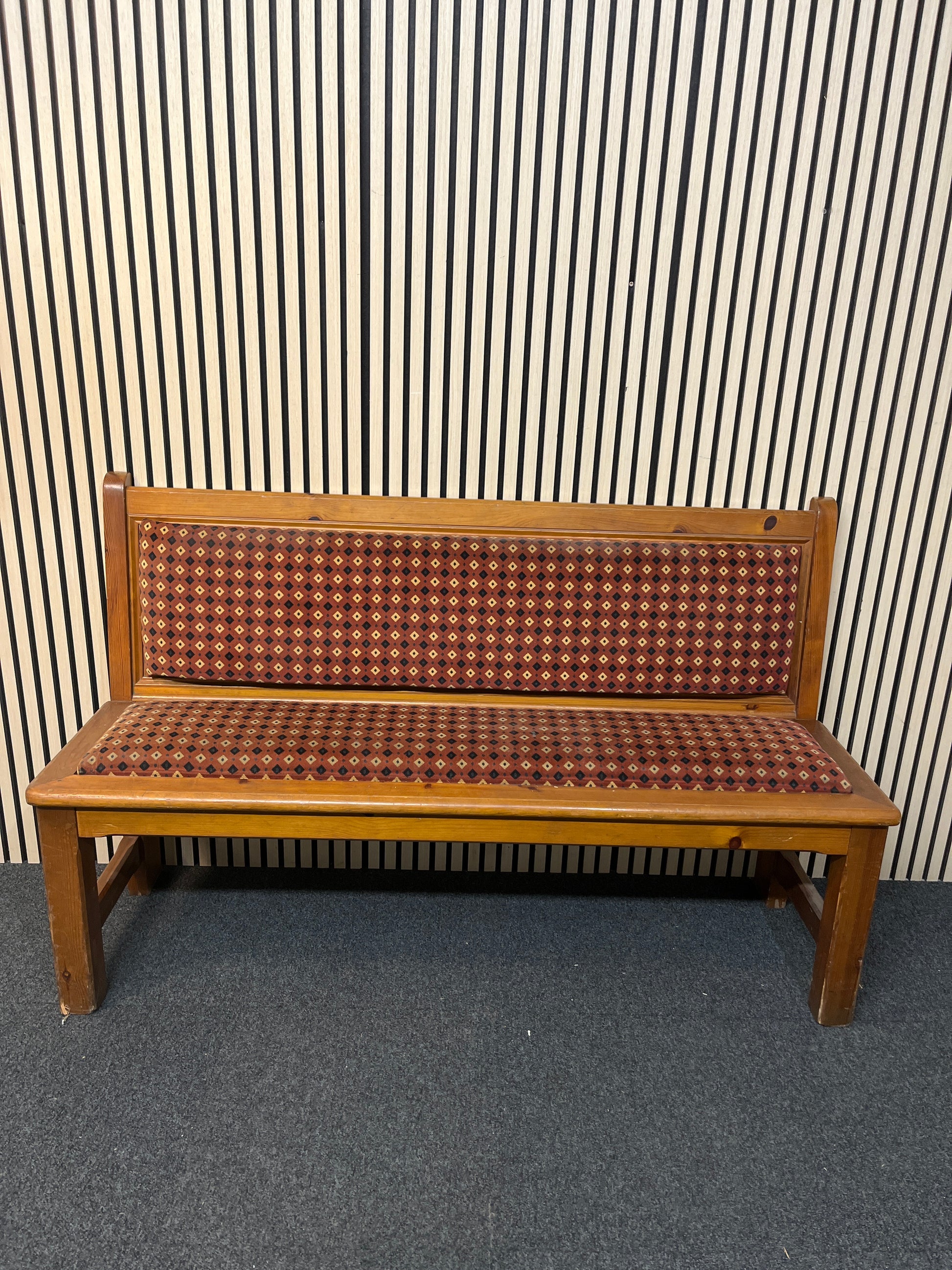 5ft long solid pine framed high back bench seat with mixed fabric seat cushion and back. 91Hx150Lx54D 1425
