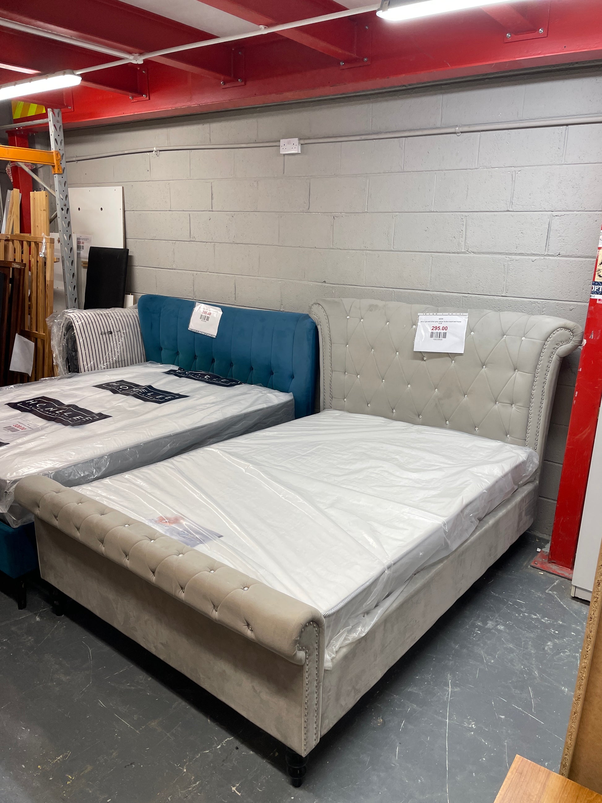 4ft 6 high end silver grey velour button back bed frame 3126