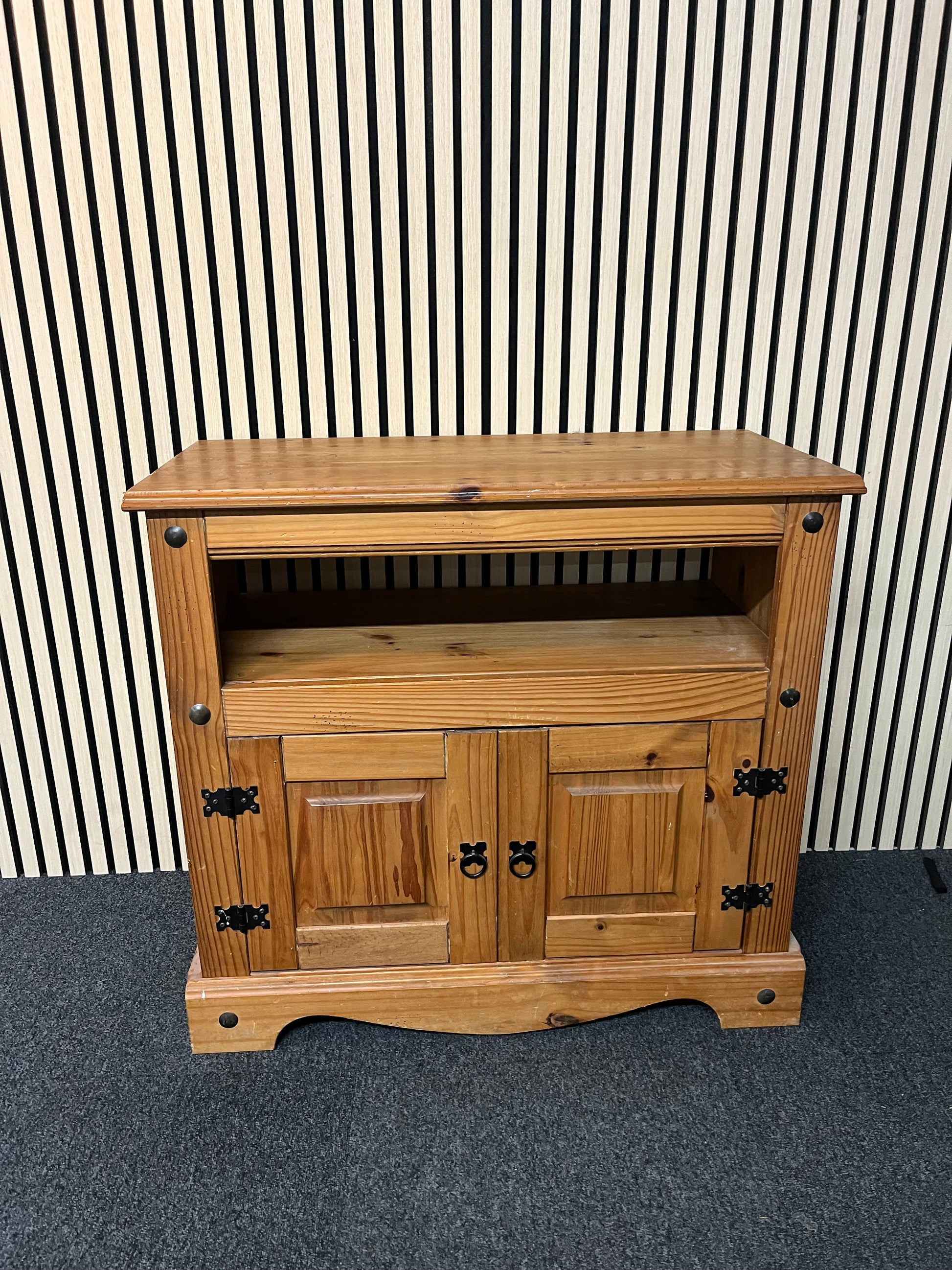 Mexican pine low 2 door TV unit 1325