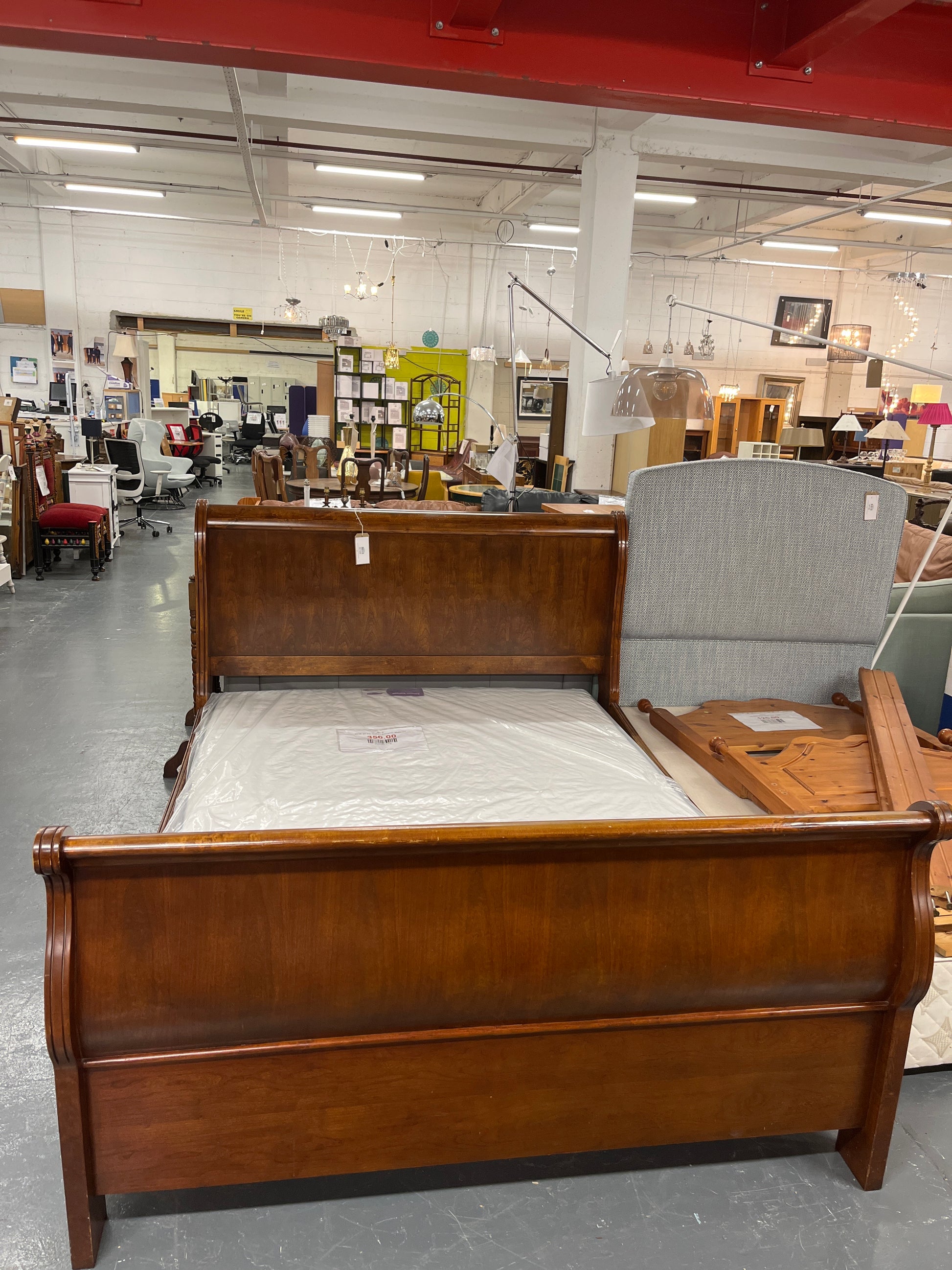 5ft high end mahogany framed sleigh bed 1325