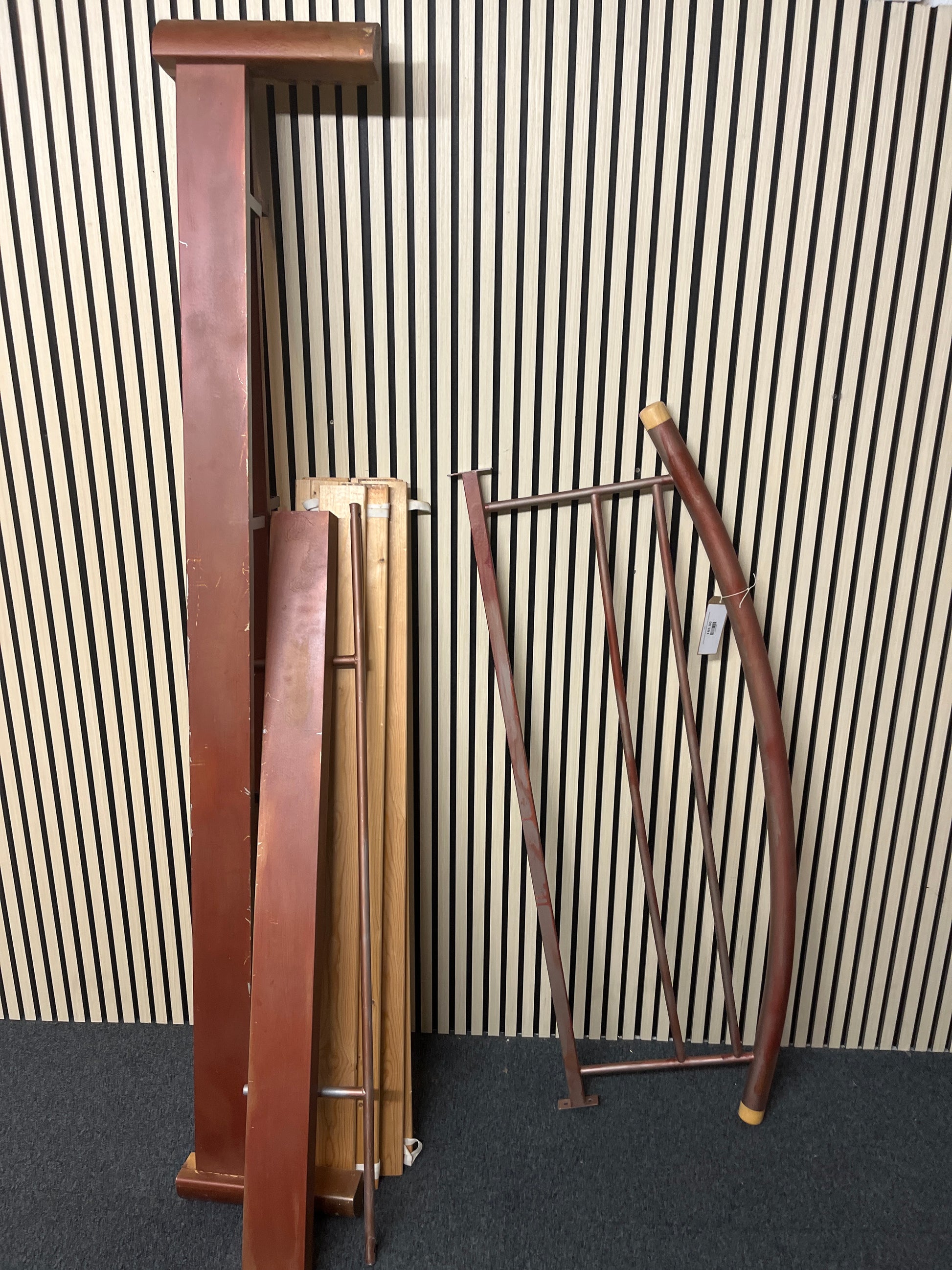 4ft 6 curved top red painted metal framed bed 3225