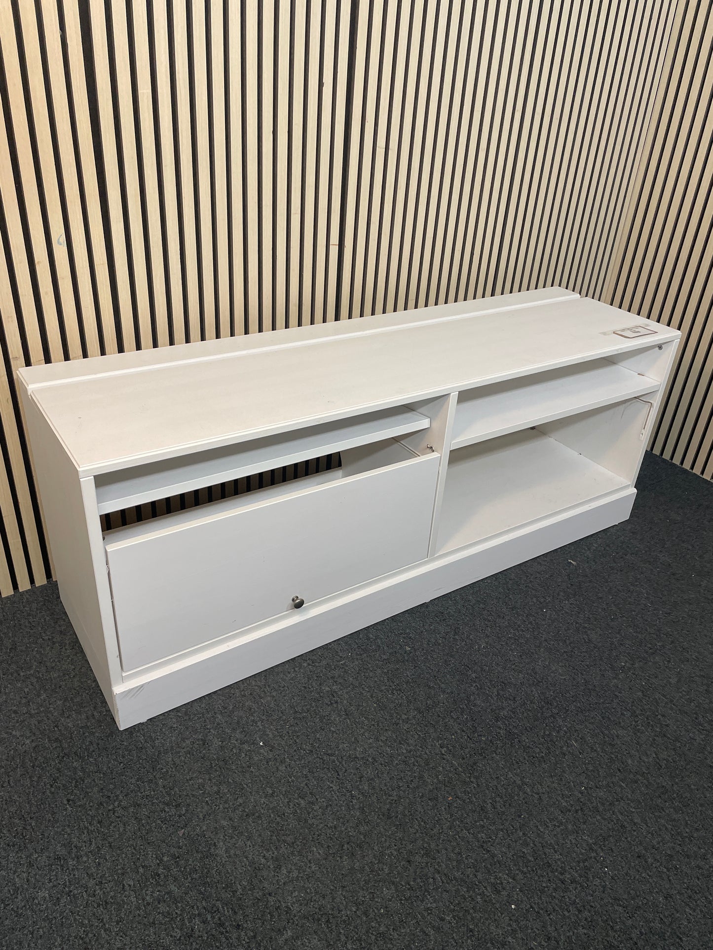 White laminate long 2 door tv unit (H 61 x W 160 x D 46 cm) 2425