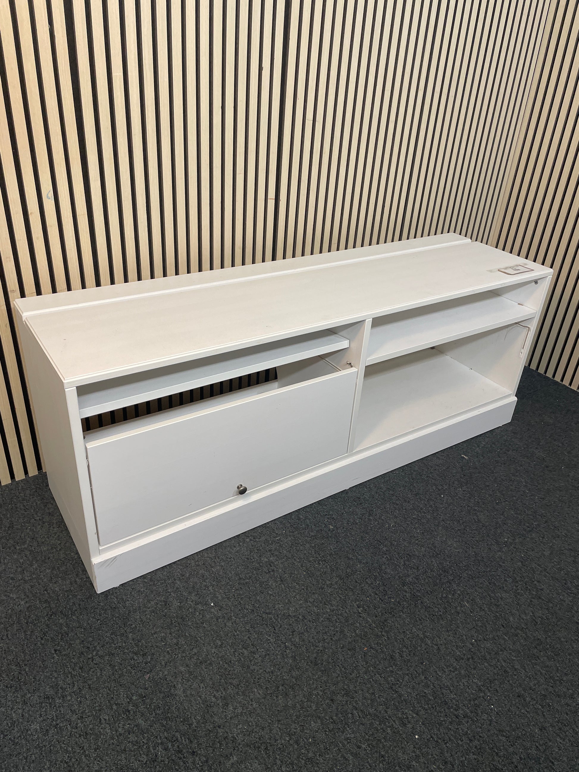 White laminate long 2 door tv unit (H 61 x W 160 x D 46 cm) 2425