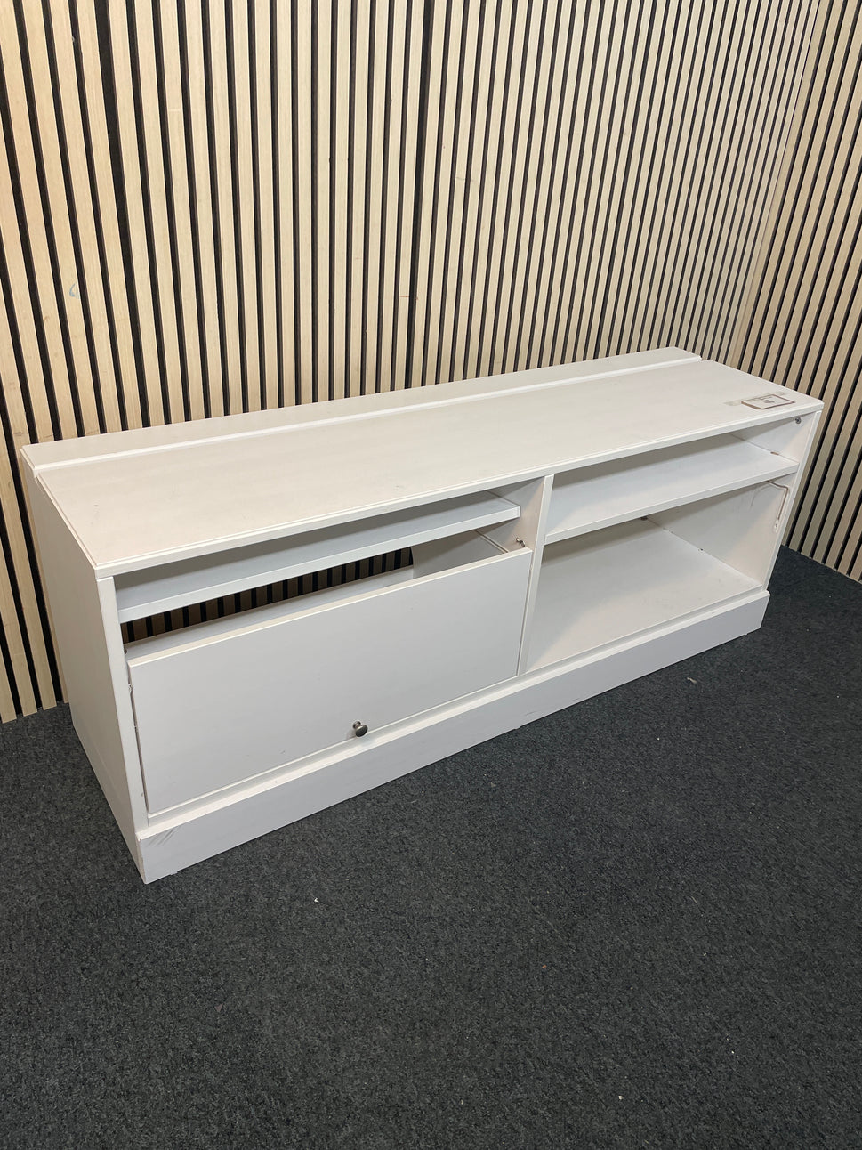 White laminate long 2 door tv unit (H 61 x W 160 x D 46 cm) 2425