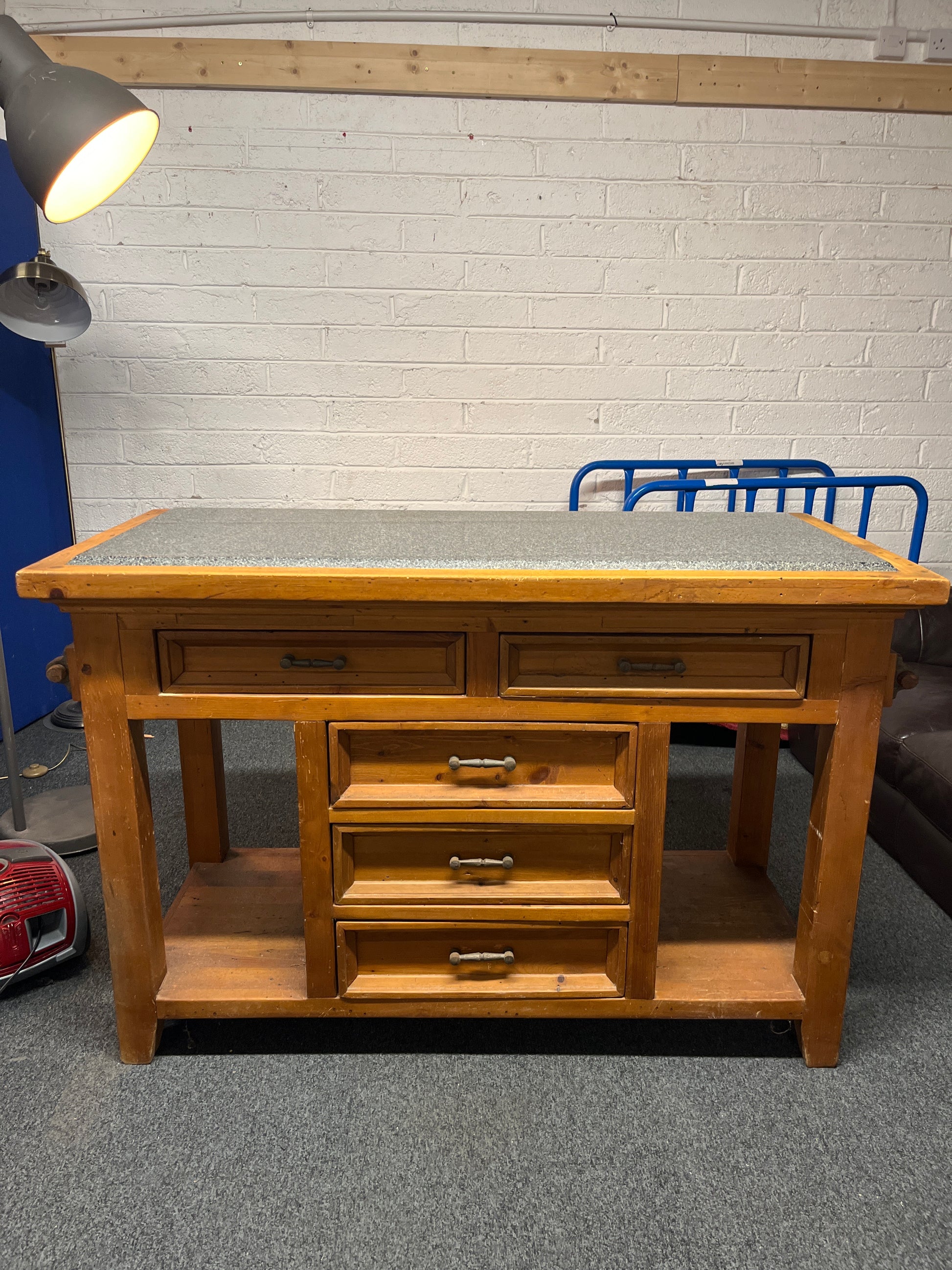 Solid pine,  green granite top kitchen island unit with drawers and shelves (H 91 x W 135 x D 62 cm) 2225