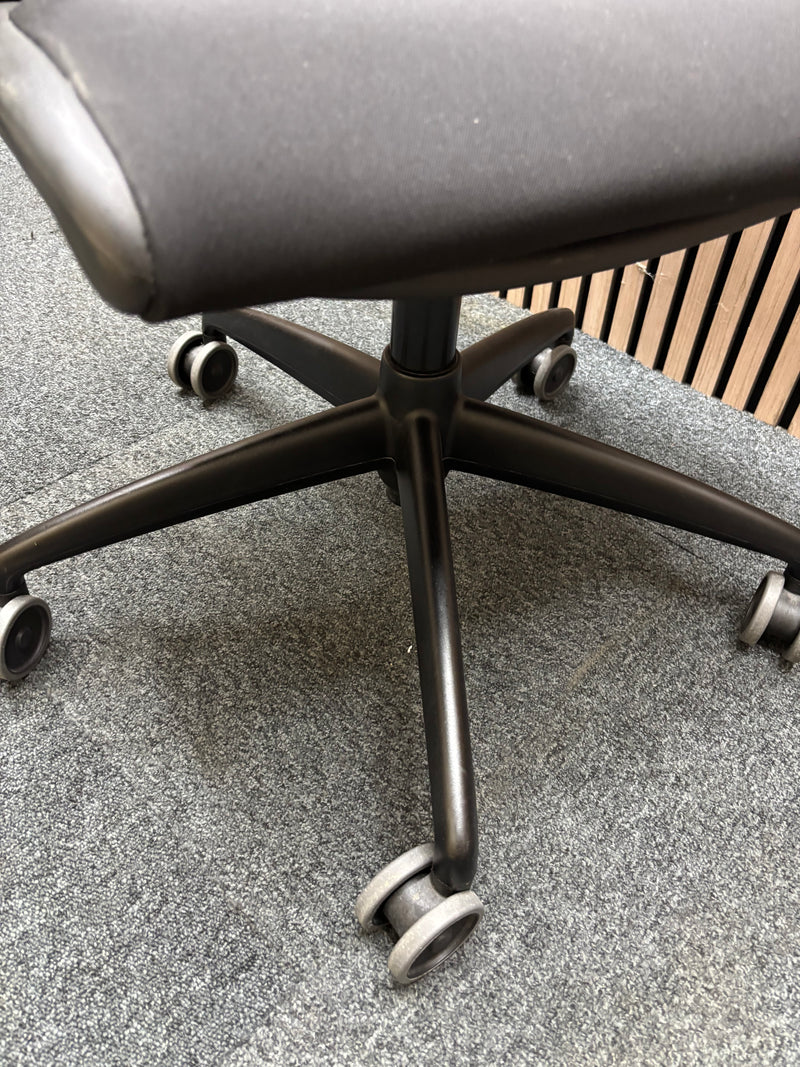 Humanscale Diffrient world black fabric seat, black mesh back swivel chair with adjustable arms swivel chair