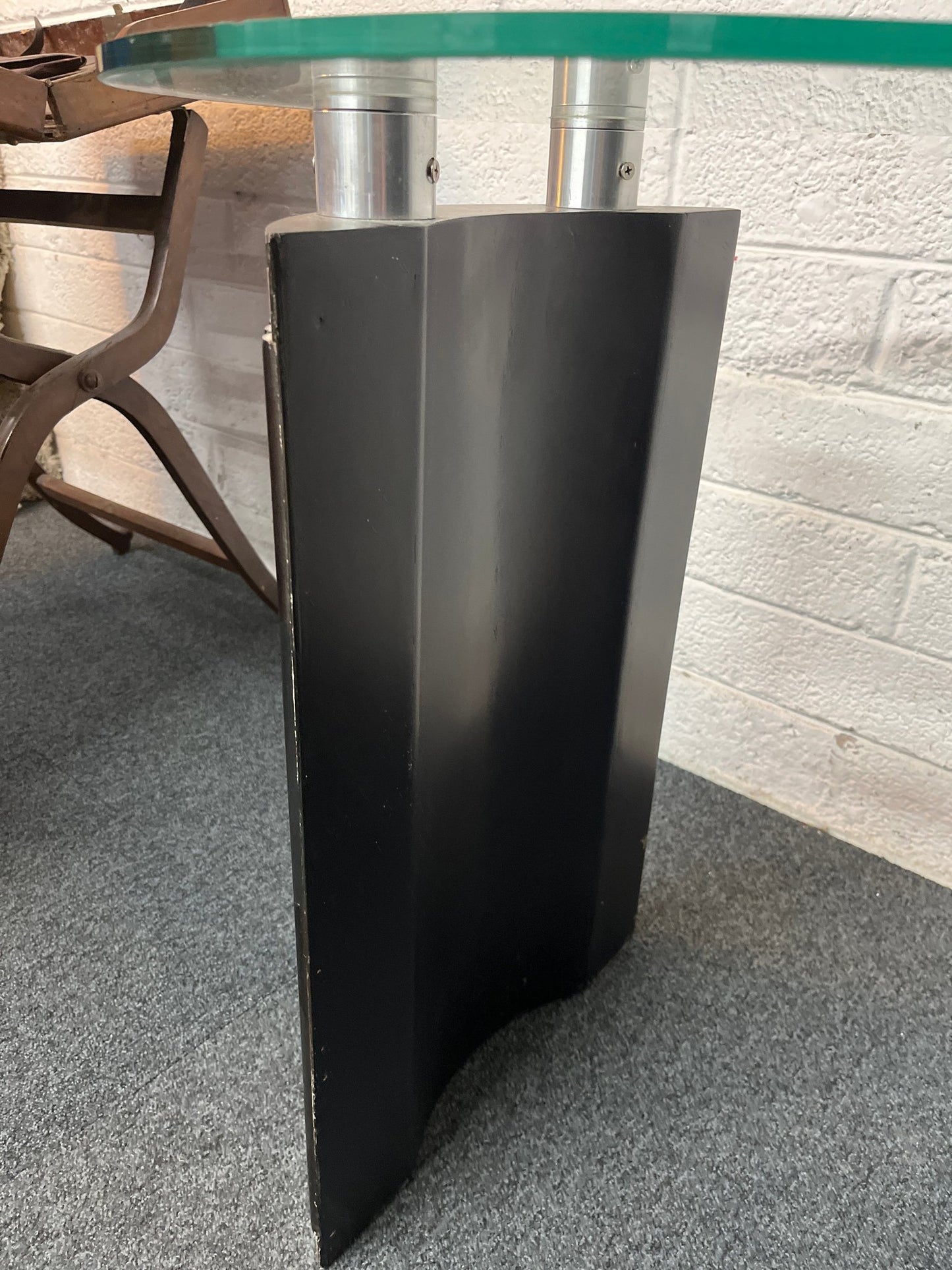 Curved glass console table with black legs (H  68 x W 123 x D 49 cm) 2225