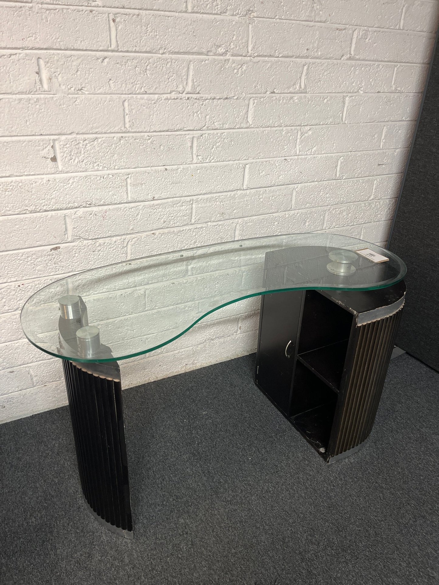Curved glass console table with black legs (H  68 x W 123 x D 49 cm) 2225