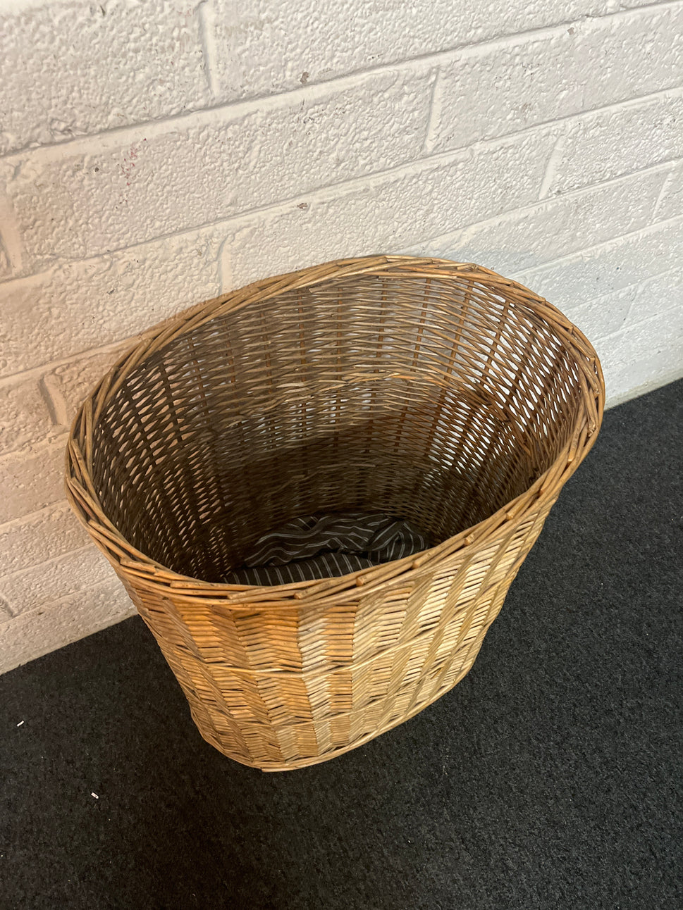 Wicker linen basket 1325