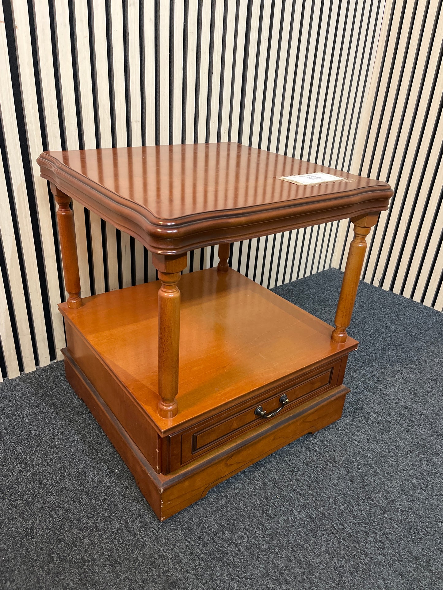 Ornate mahogany square tiered lamp table on wheels (H 57 x W 50 x D 50 cm) 3126