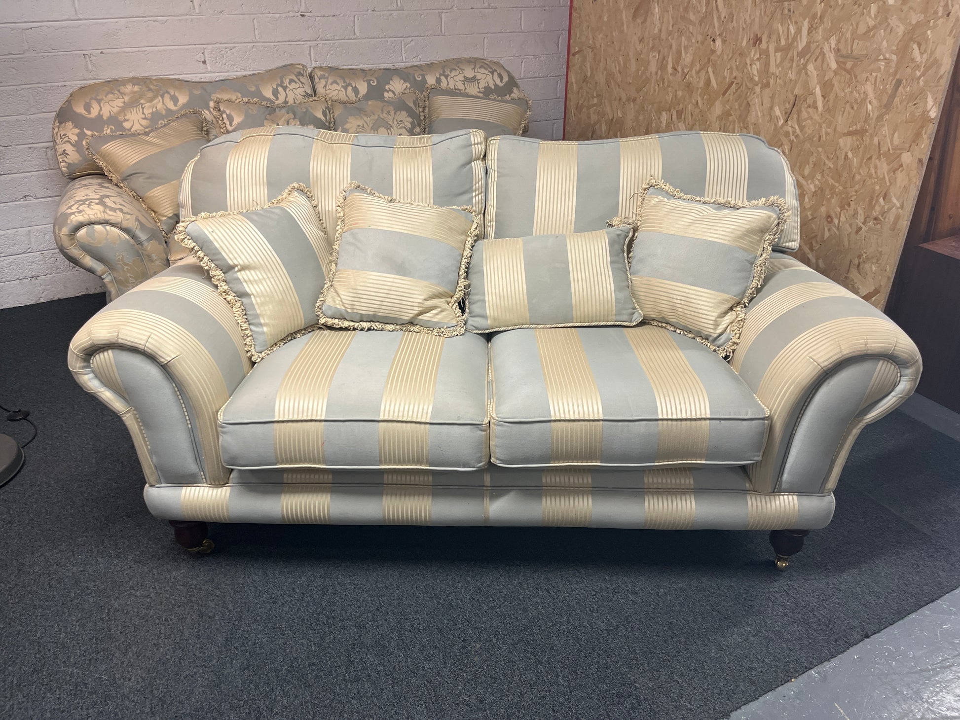2 seater finline blue mixed fabric suite, brass castors, solid wood frame 3225