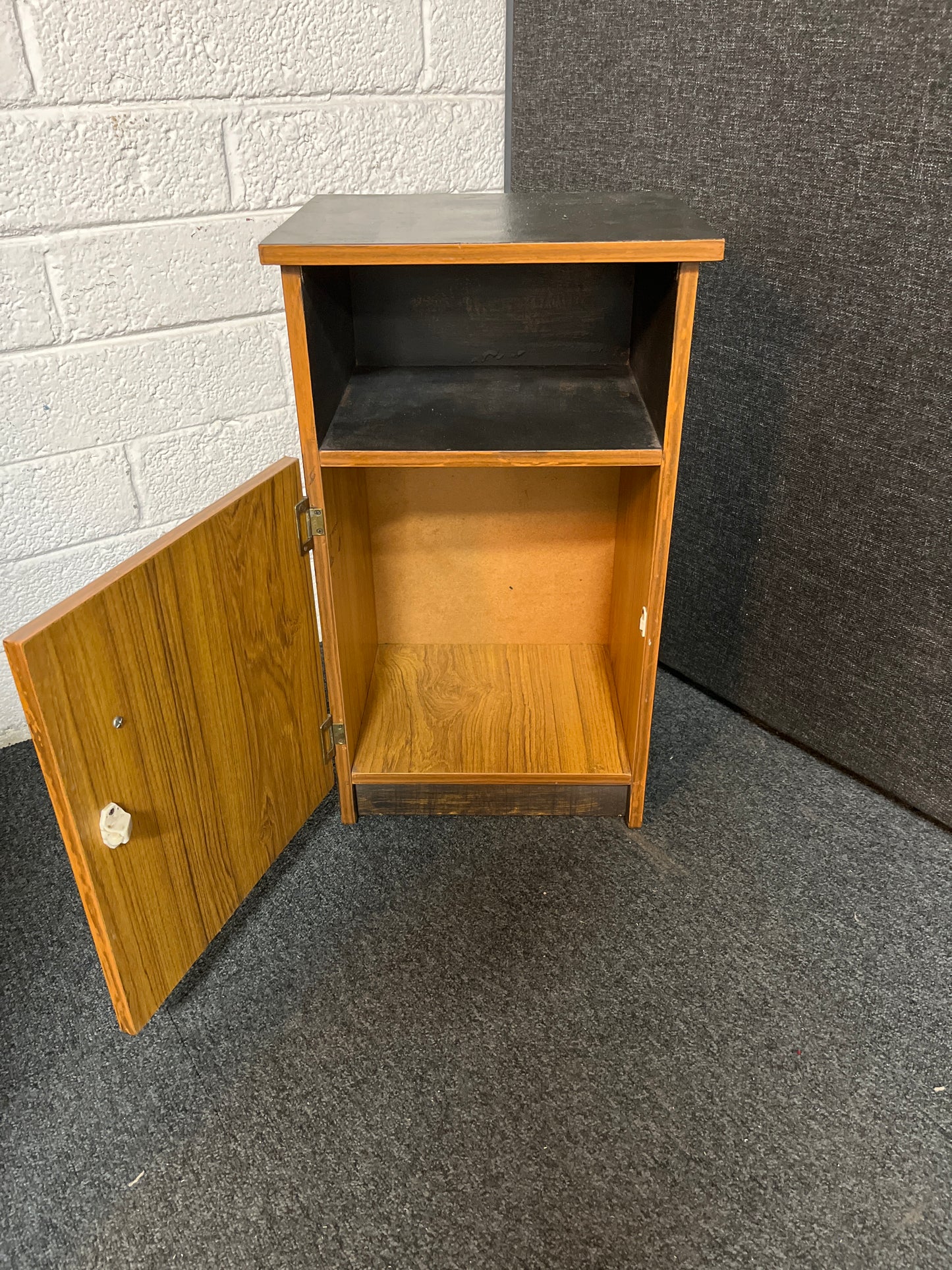 Grey painted wooden 1 door bedside locker 3225