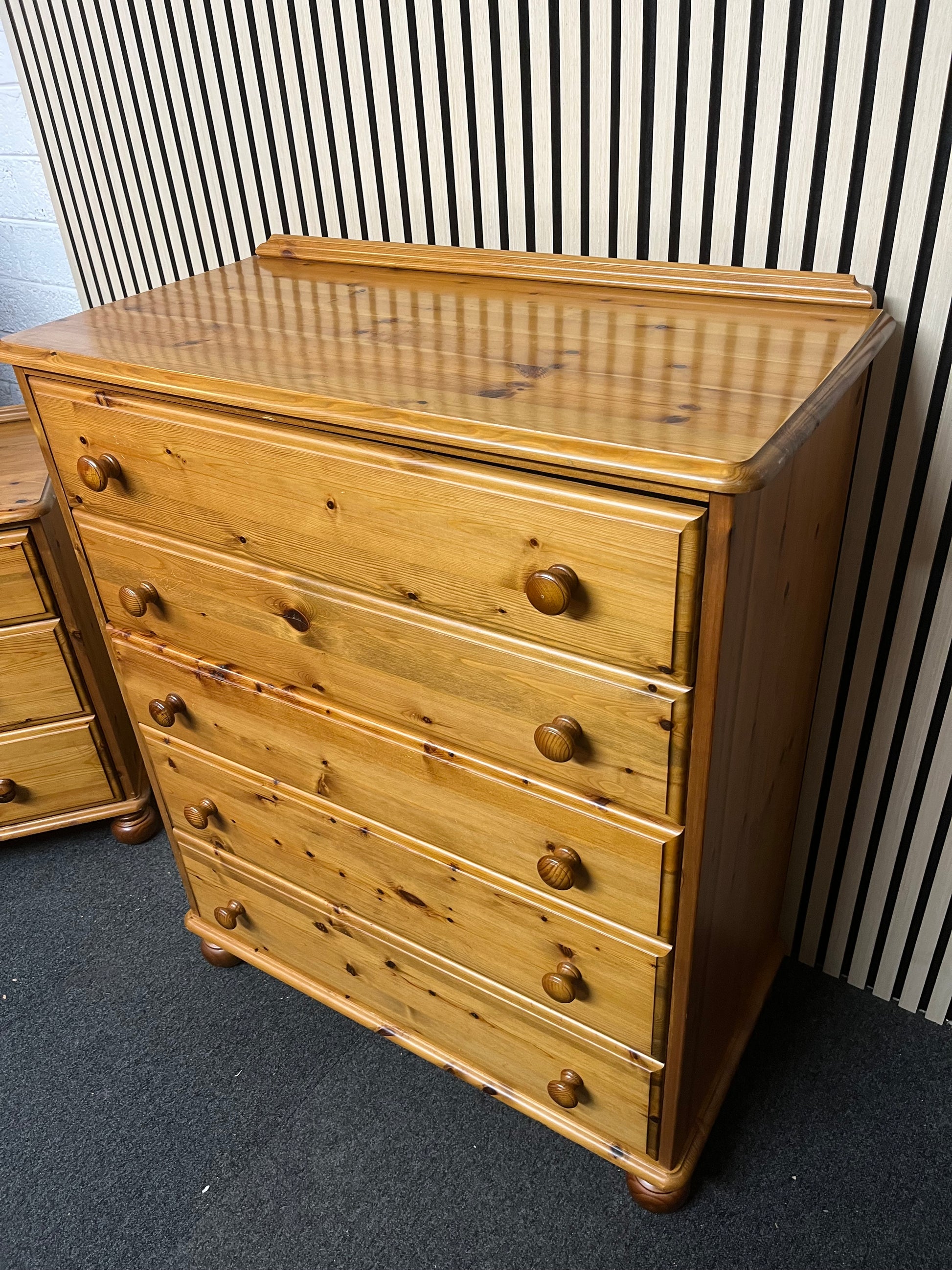 Solid Ducal pine 5 drawer chest of drawers 2325