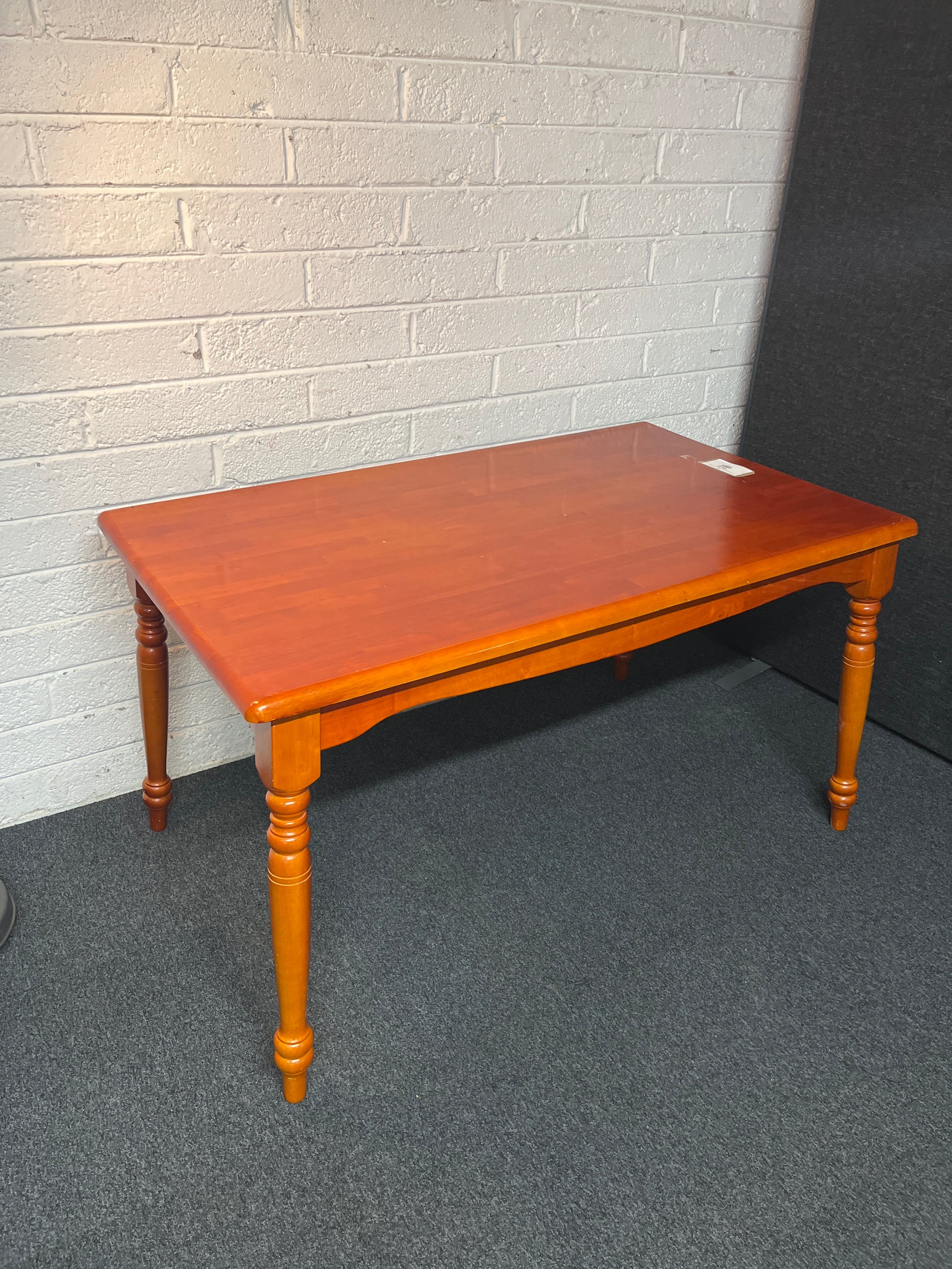 stained hardwood kitchen table (L 136 x W 81 cm) 2225