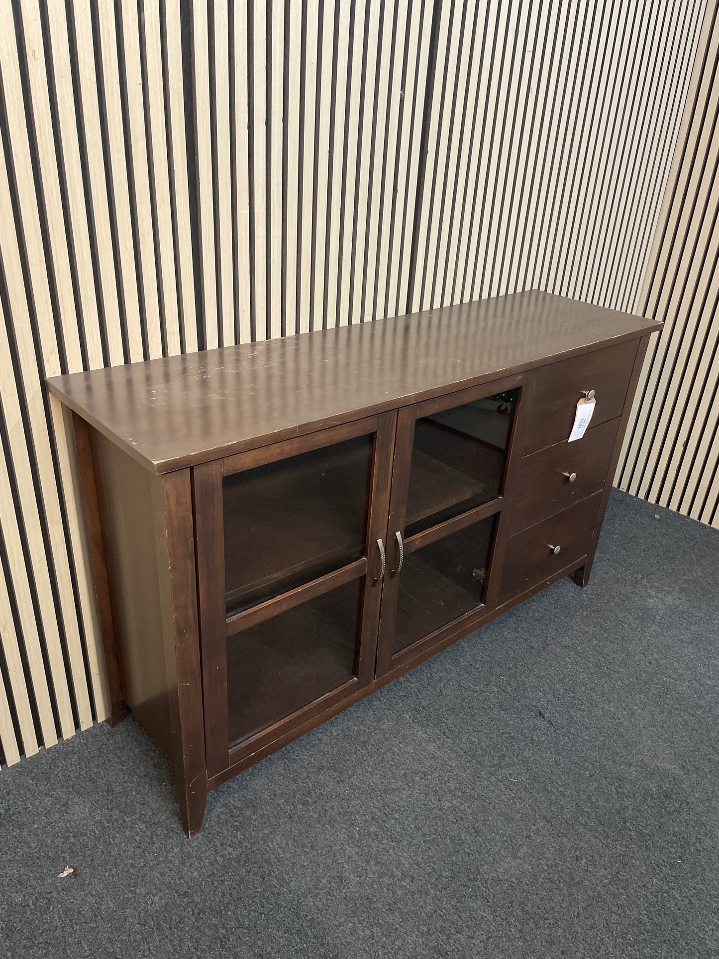 Dark wood stained 2 glass door 3 drawer sideboard (H 85 x W 145 x D 42 cm) 3126