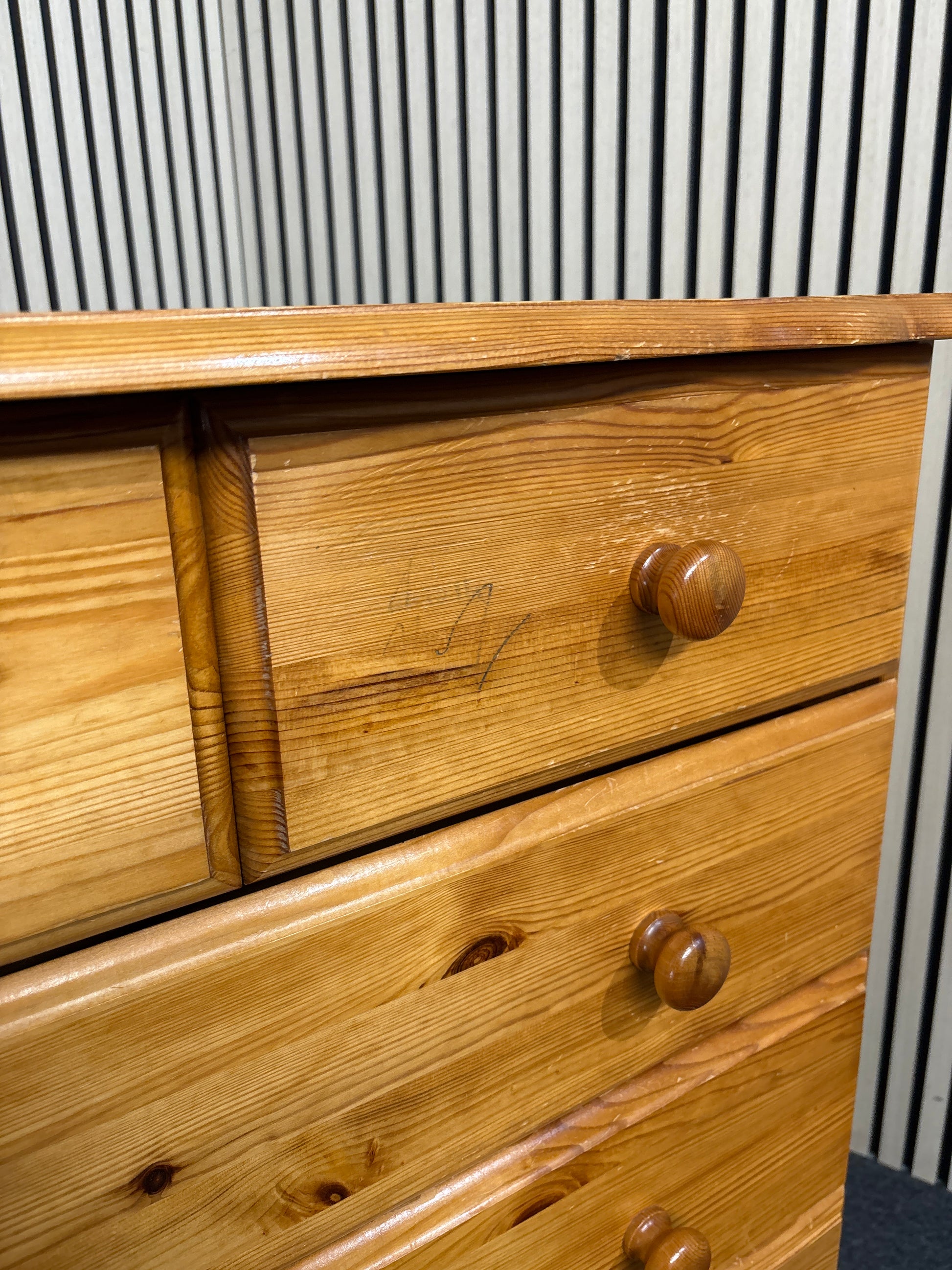 Solid pine 4+2 chest of drawers 3325
