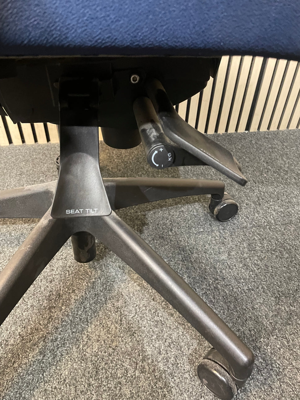 Verco PRf21 navy fabric swivel chair with arms   3425