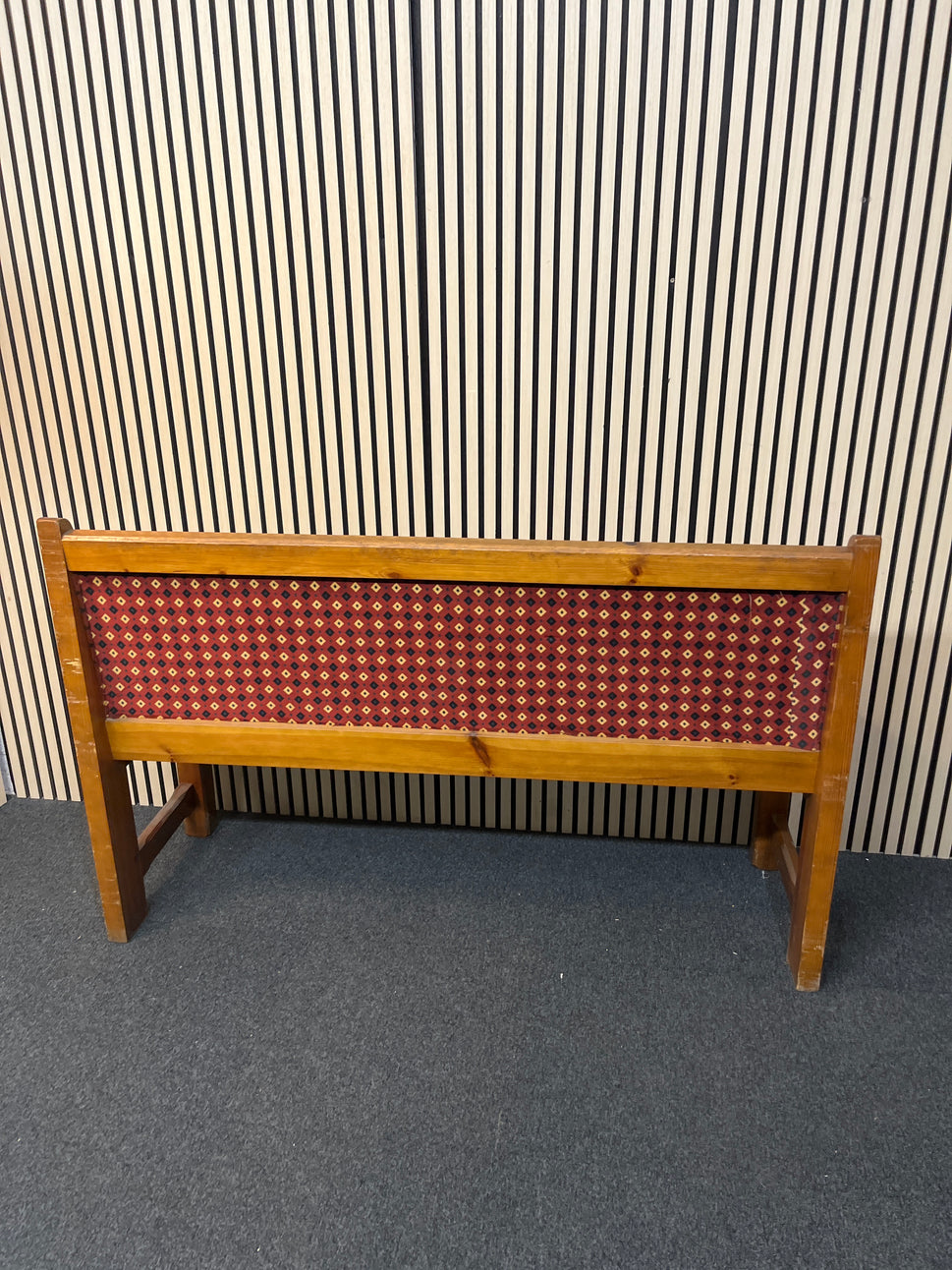 5ft long solid pine framed high back bench seat with mixed fabric seat cushion and back. 91Hx150Lx54D 1425