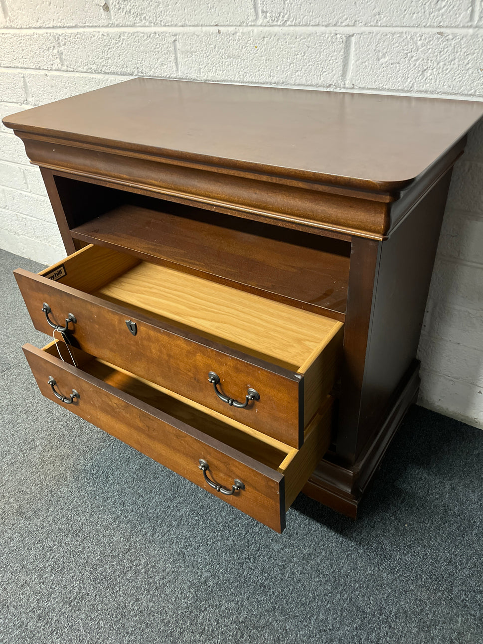 Mahogany 2 drawer tv unit (H 108 x W 93 x D 51 cm) 2225
