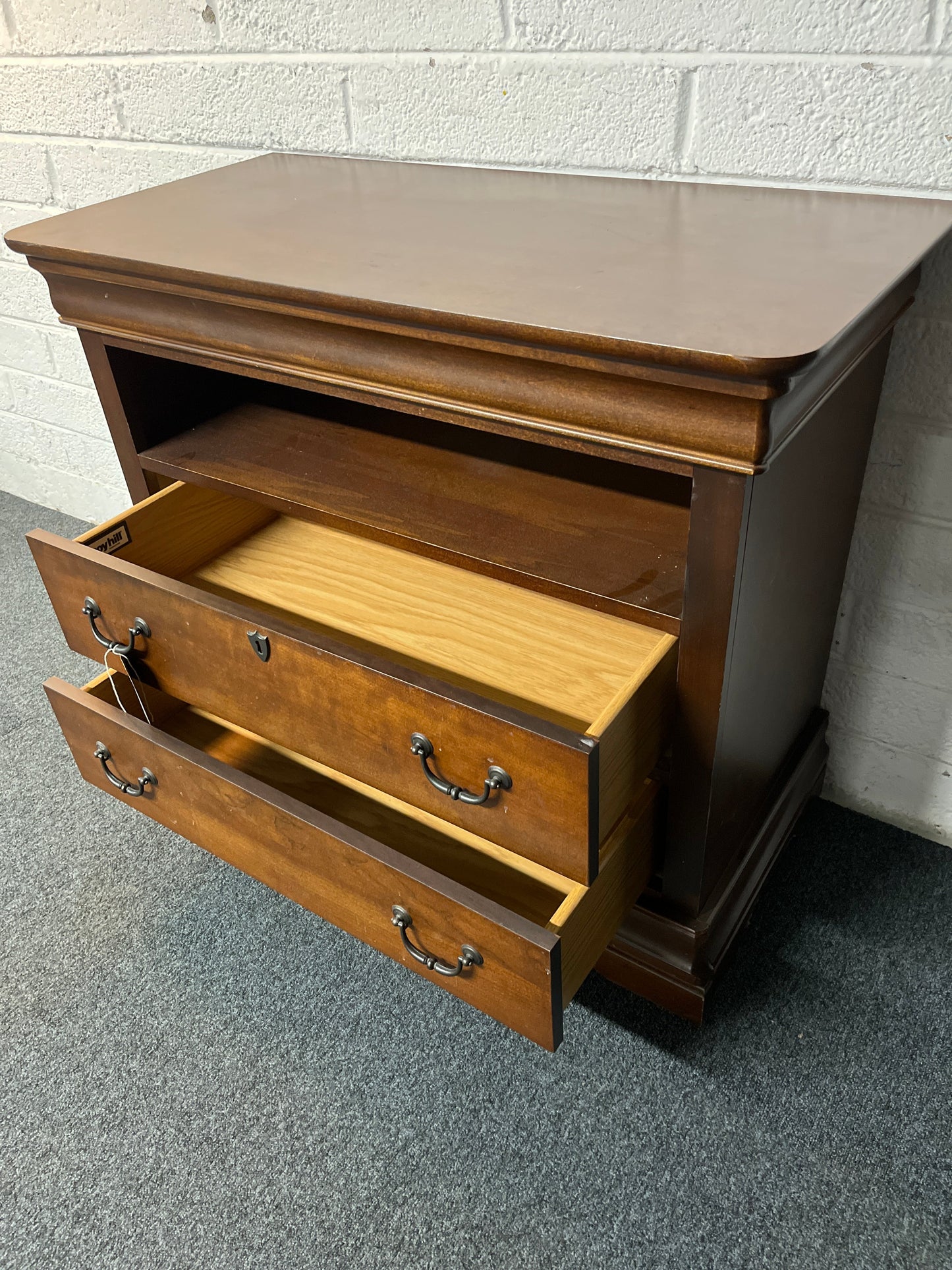 Mahogany 2 drawer tv unit (H 108 x W 93 x D 51 cm) 2225