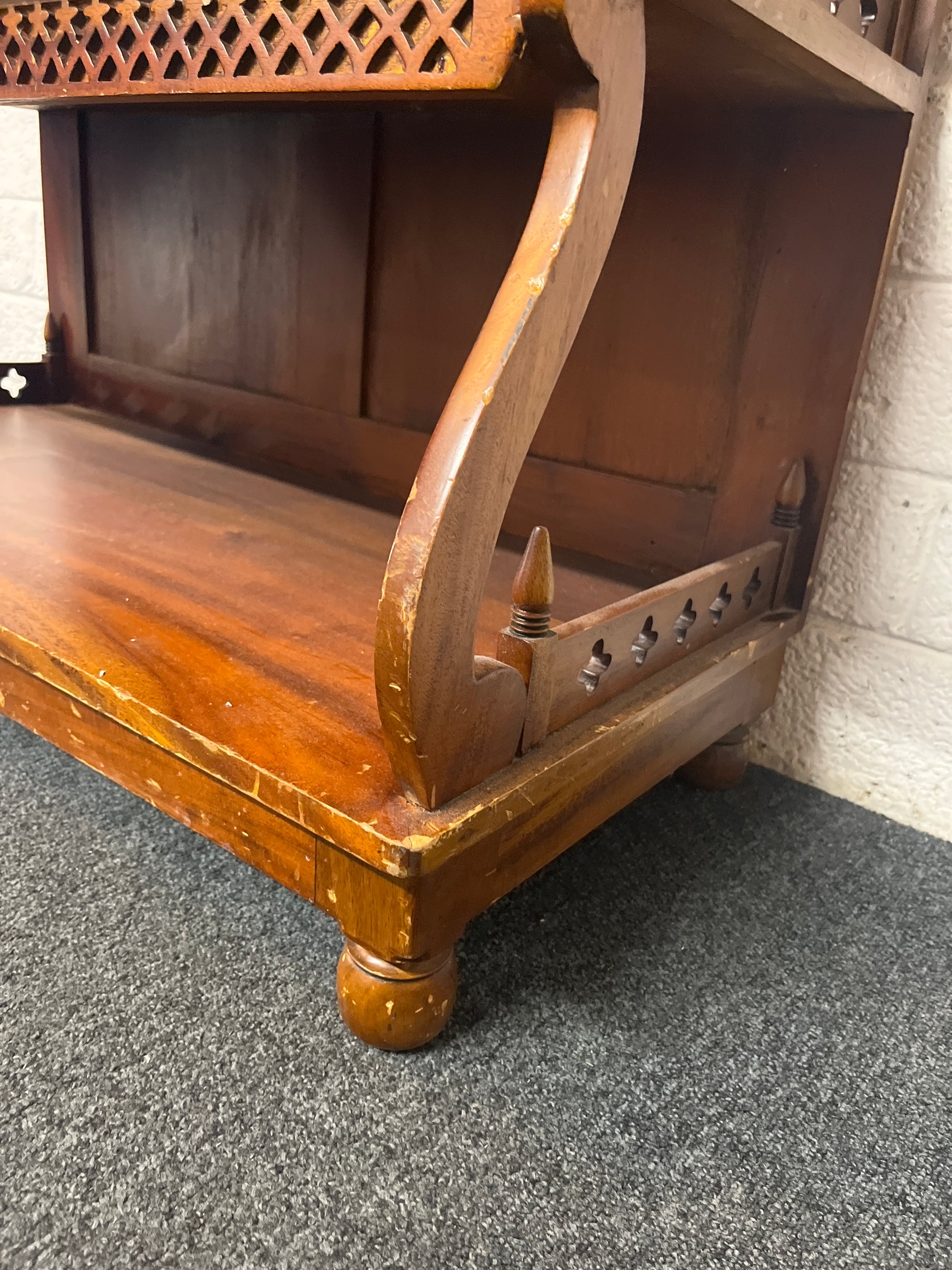 Mahogany tiered shelf unit  (H 163 x W 90 x D 42 cm)